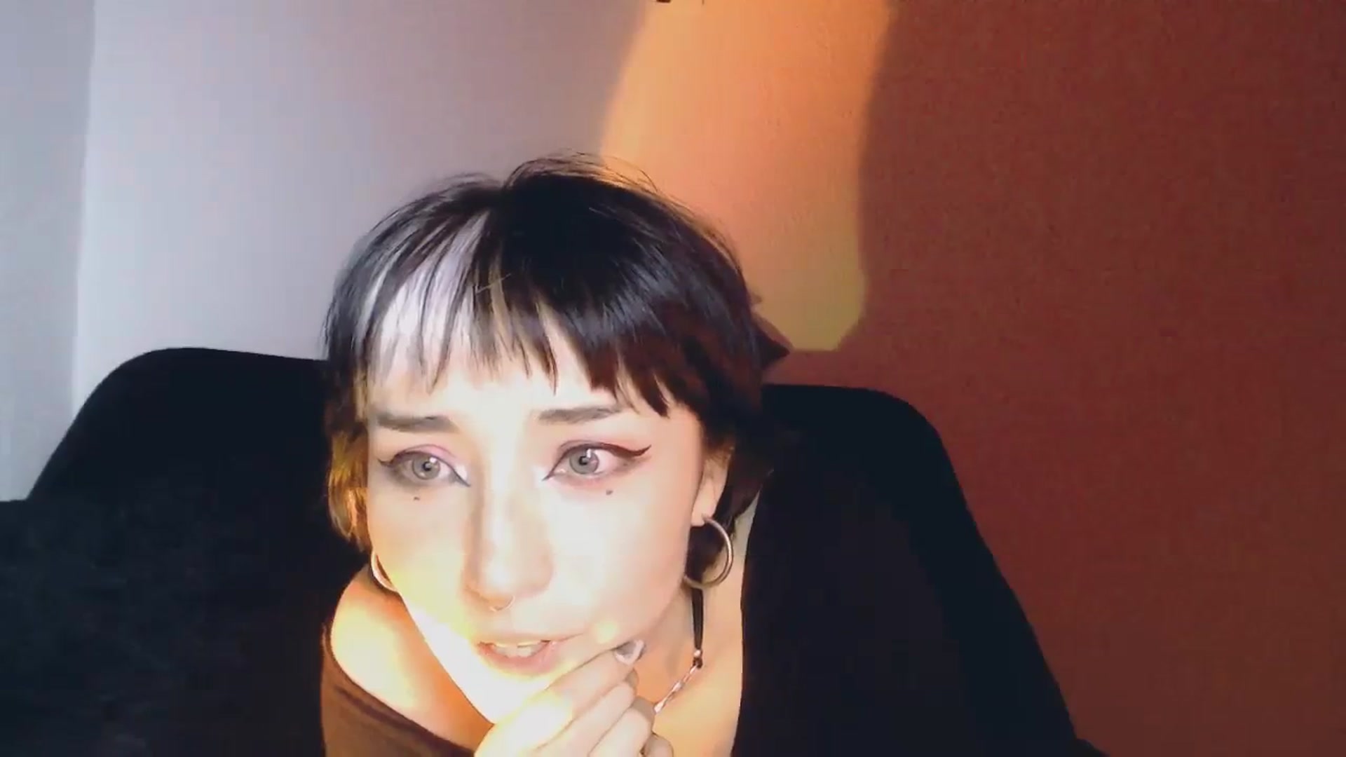 Gallery image thumbnail from Petit_Haze's myfreecams stream on, 10/07/2023, 07:43 image 16 of 20