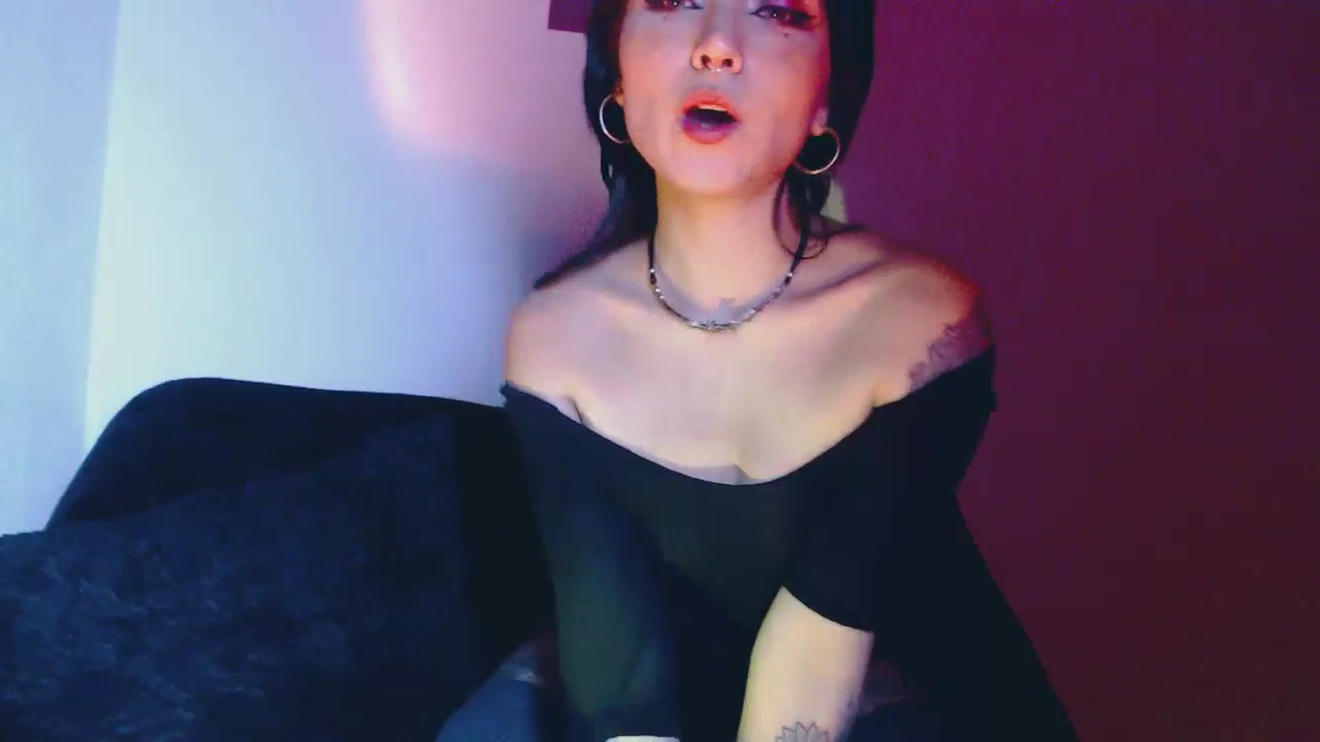 Gallery image thumbnail from Petit_Haze's myfreecams stream on, 10/07/2023, 07:43 image 10 of 20