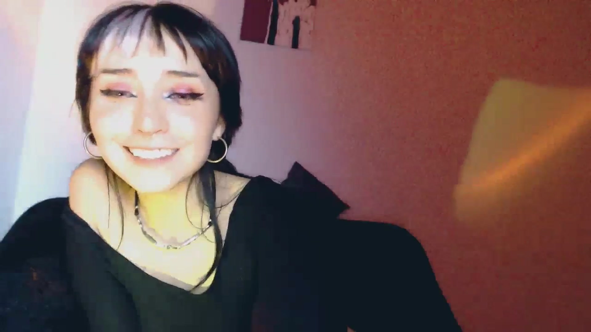 Gallery image thumbnail from Petit_Haze's myfreecams stream on, 10/07/2023, 08:56 image 14 of 20