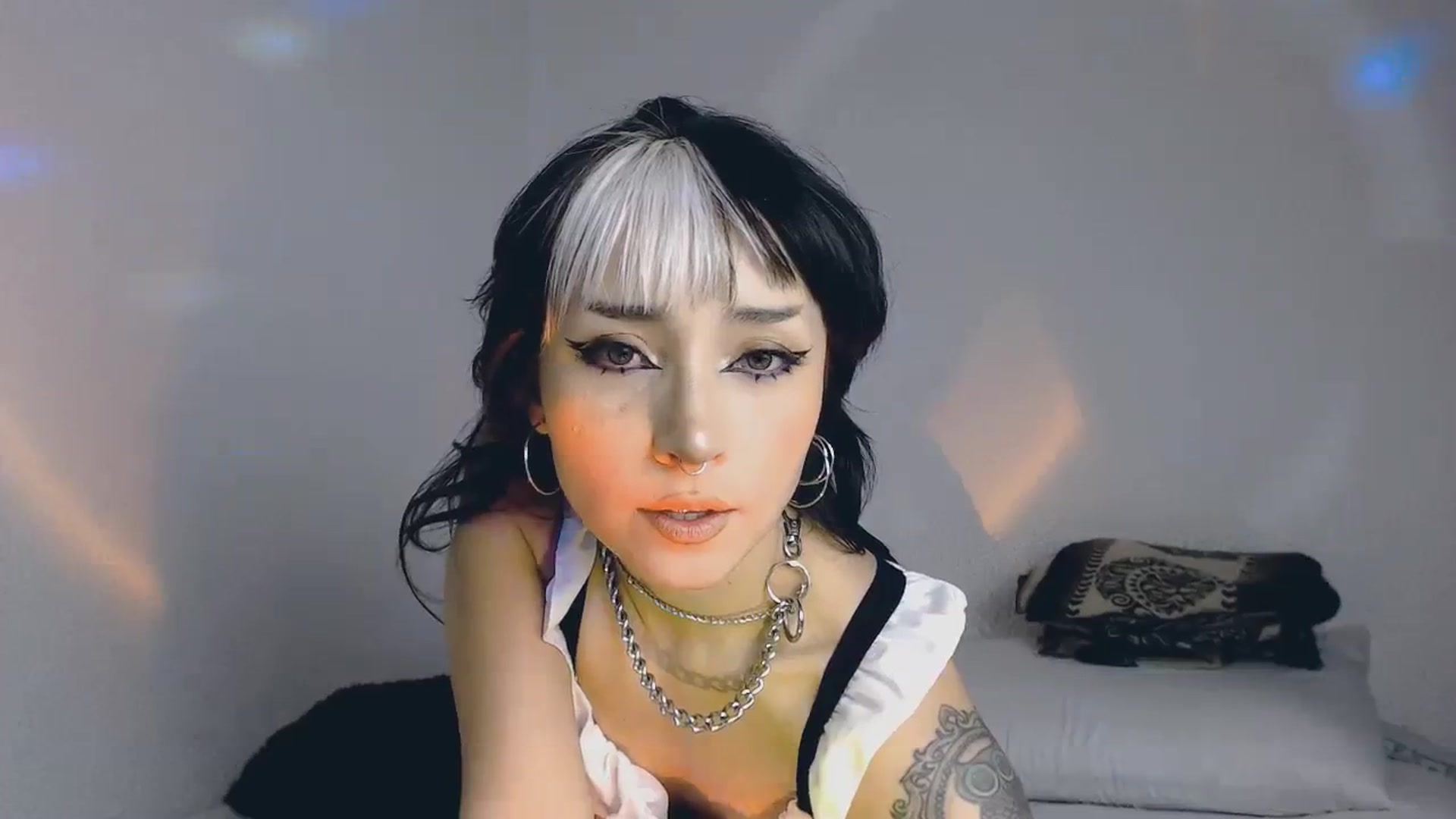 Gallery image thumbnail from Petit_Haze's myfreecams stream on, 10/28/2023, 06:23 image 10 of 20