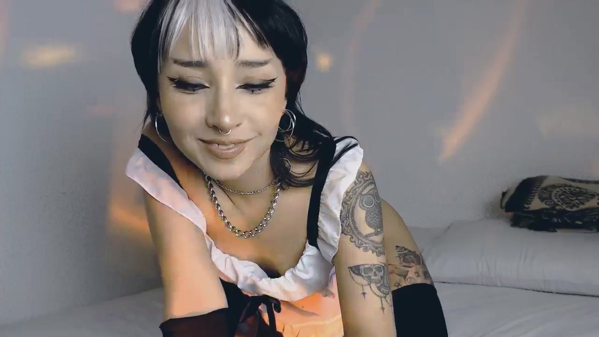 Gallery image thumbnail from Petit_Haze's myfreecams stream on, 10/28/2023, 06:23 image 8 of 20