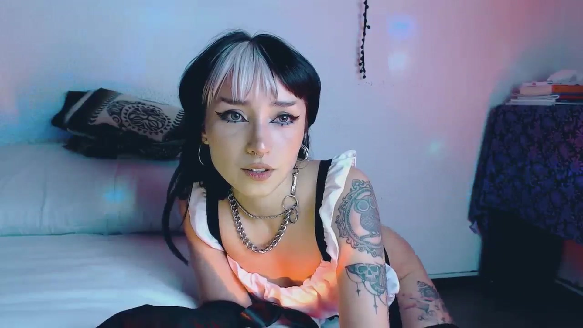 Gallery image thumbnail from Petit_Haze's myfreecams stream on, 10/28/2023, 07:01 image 2 of 20