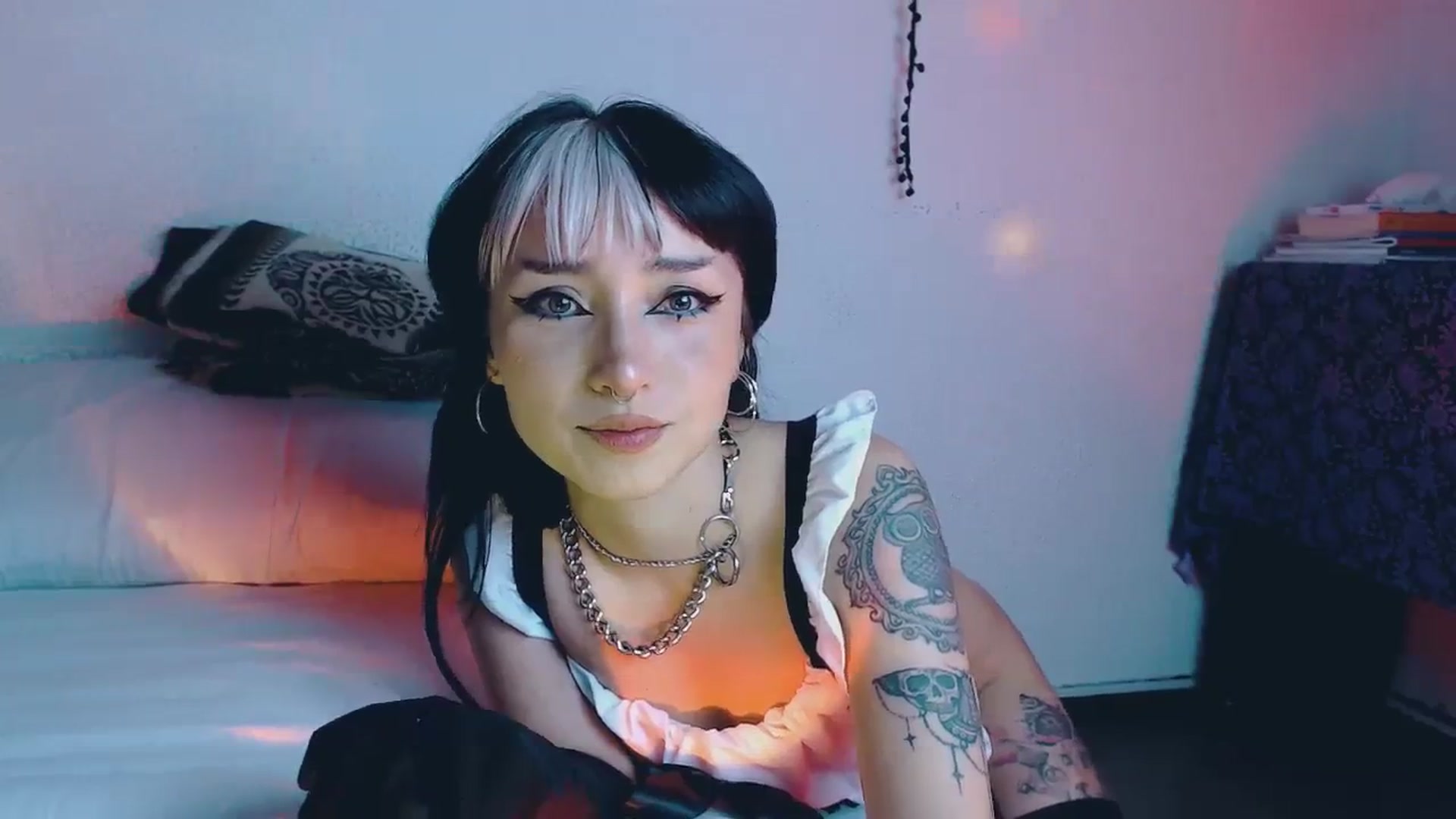 Gallery image thumbnail from Petit_Haze's myfreecams stream on, 10/28/2023, 07:01 image 3 of 20
