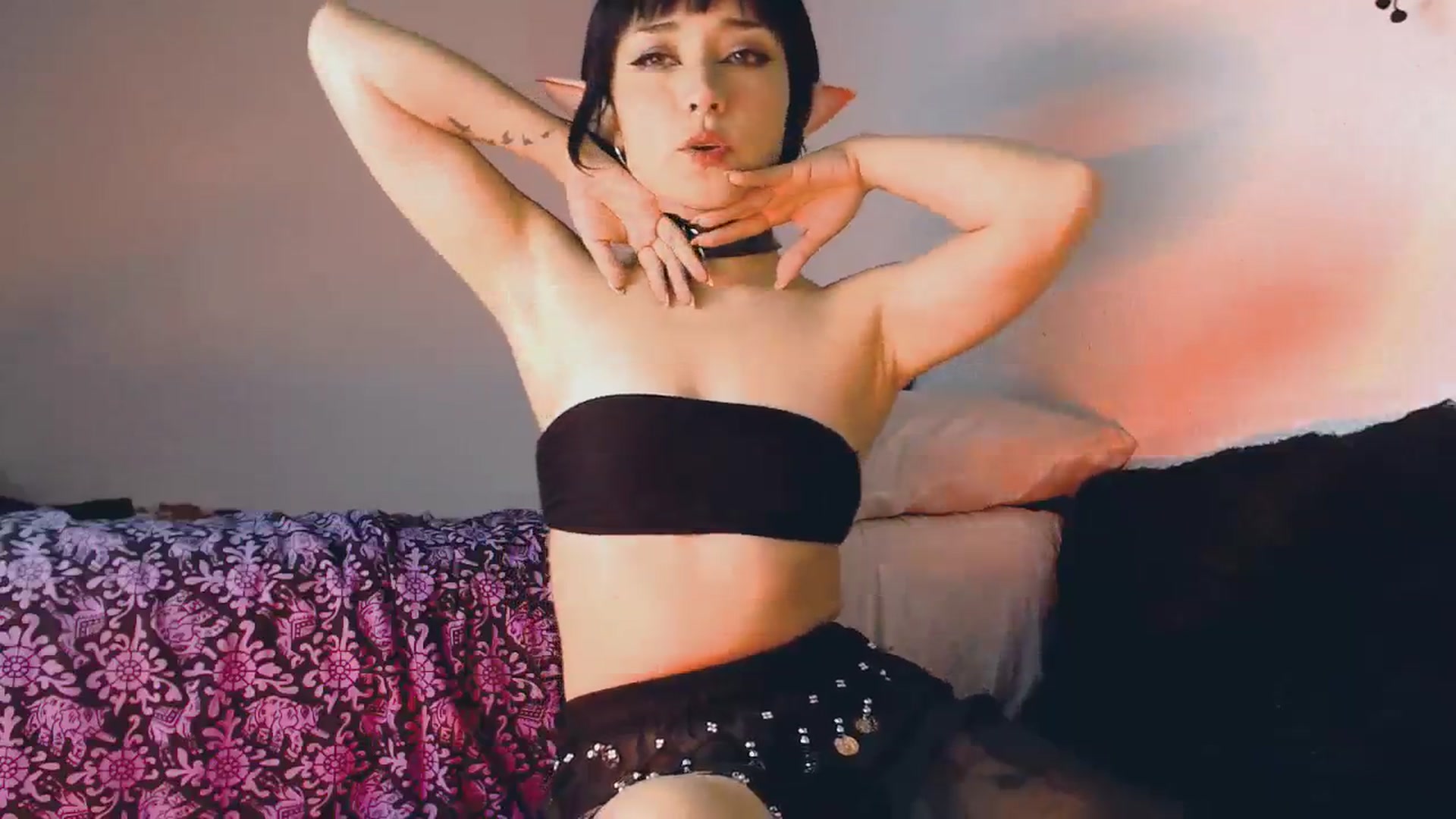 Gallery image thumbnail from Petit_Haze's myfreecams stream on, 10/31/2023, 08:14 image 15 of 20