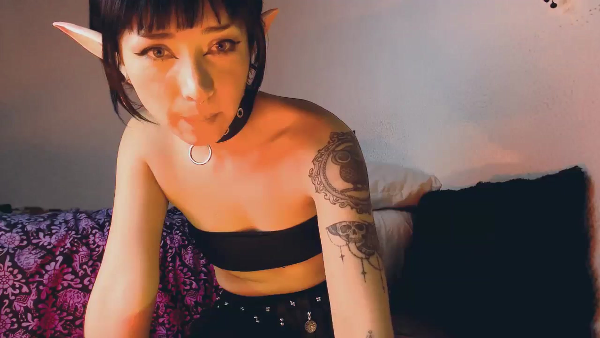 Gallery image thumbnail from Petit_Haze's myfreecams stream on, 10/31/2023, 08:14 image 12 of 20