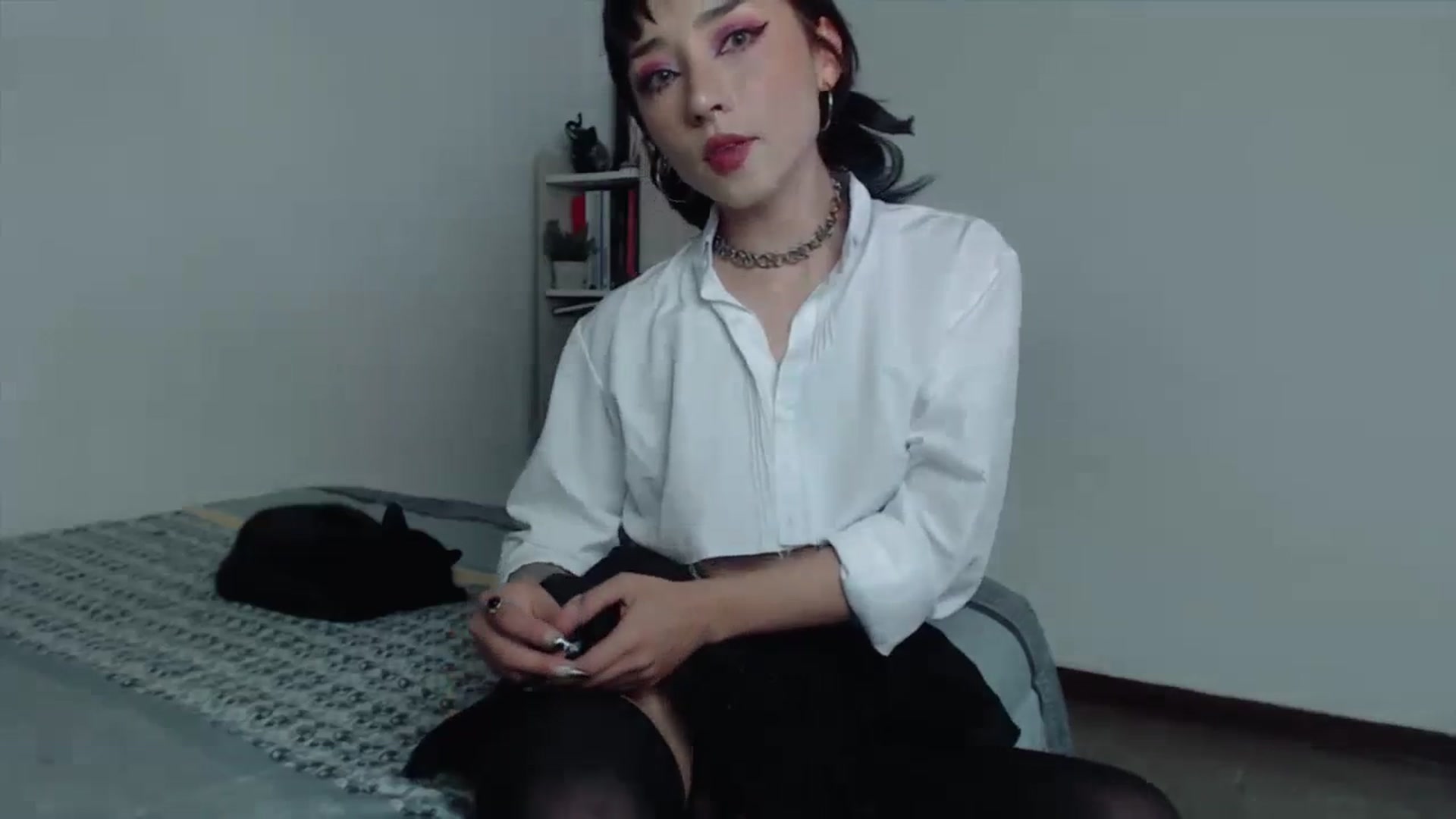 Gallery image thumbnail from Petit_Haze's myfreecams stream on, 12/16/2023, 02:37 image 3 of 20
