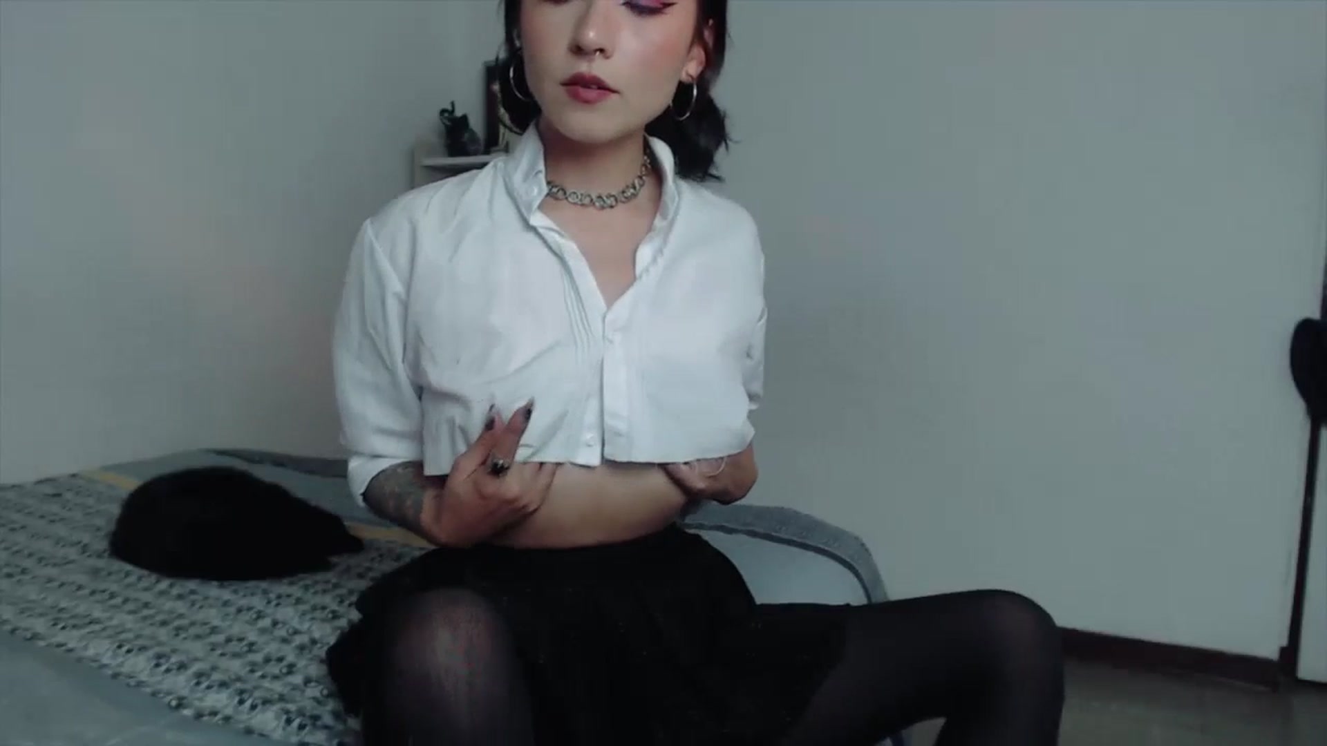 Gallery image thumbnail from Petit_Haze's myfreecams stream on, 12/16/2023, 02:37 image 12 of 20