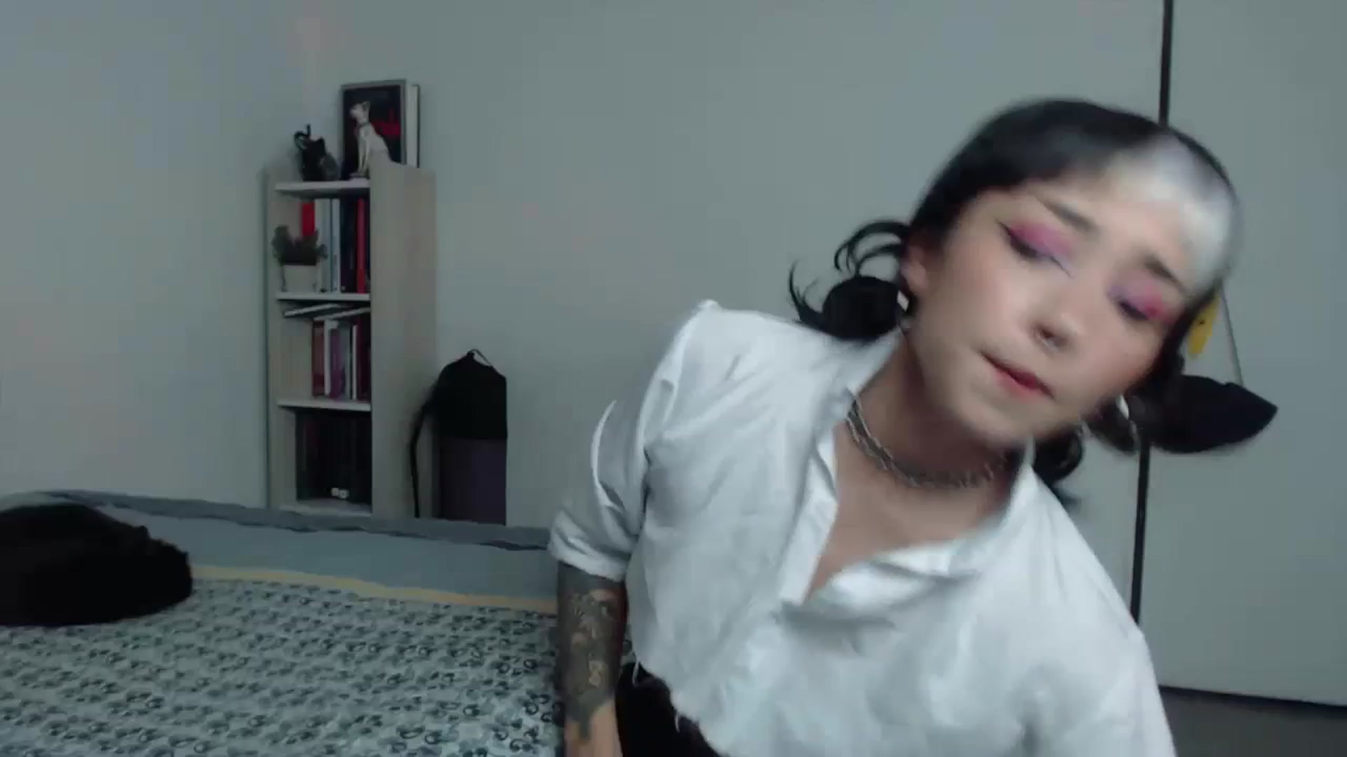 Gallery image thumbnail from Petit_Haze's myfreecams stream on, 12/16/2023, 02:37 image 1 of 20