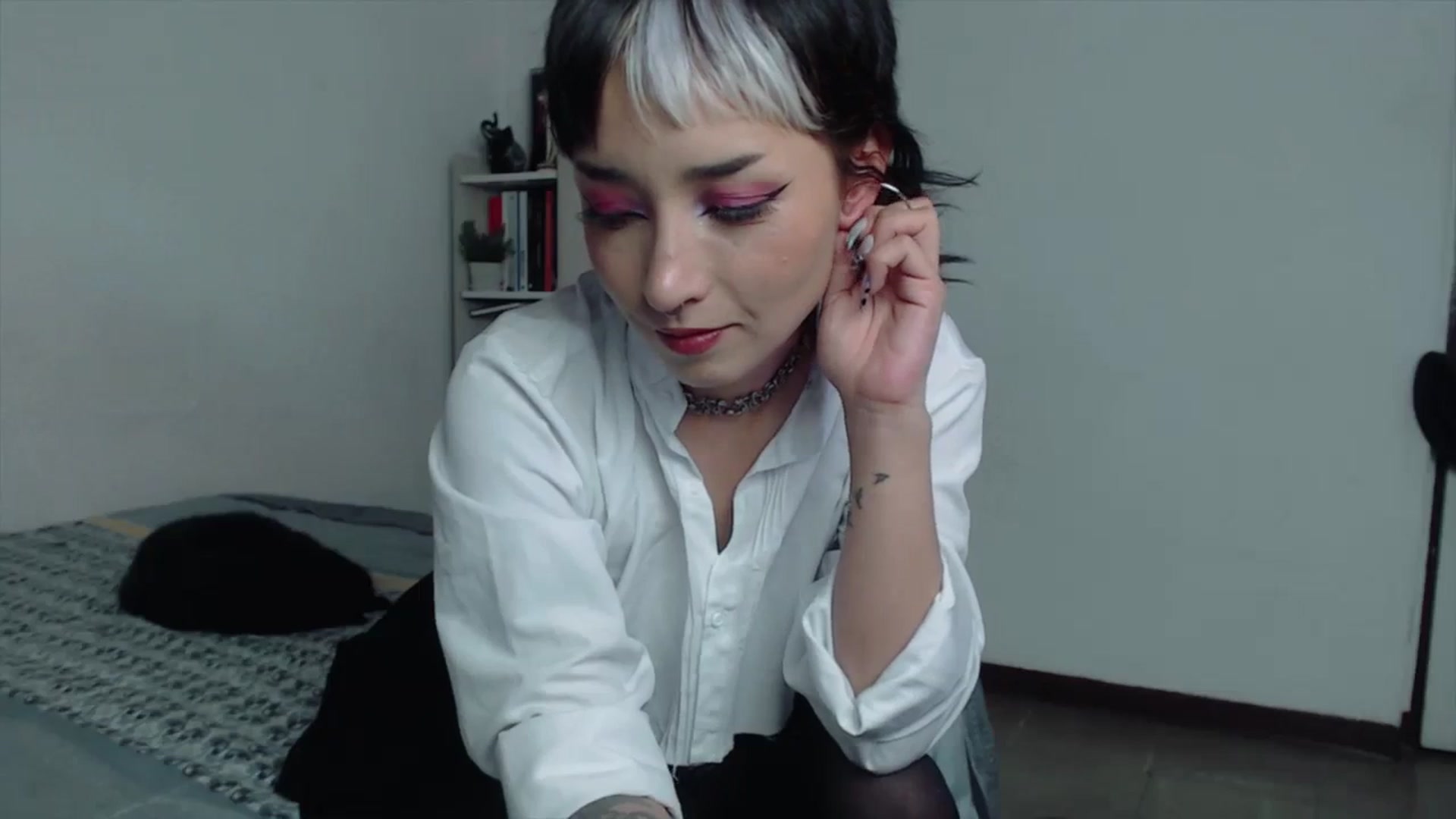 Gallery image thumbnail from Petit_Haze's myfreecams stream on, 12/16/2023, 02:37 image 8 of 20