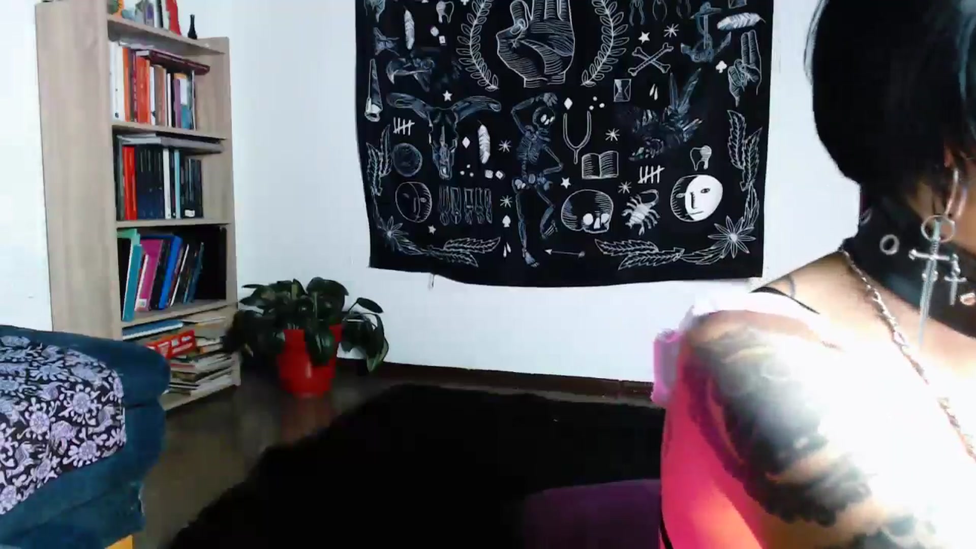 Gallery image thumbnail from Petit_Haze's myfreecams stream on, 10/18/2024, 23:12 image 5 of 20