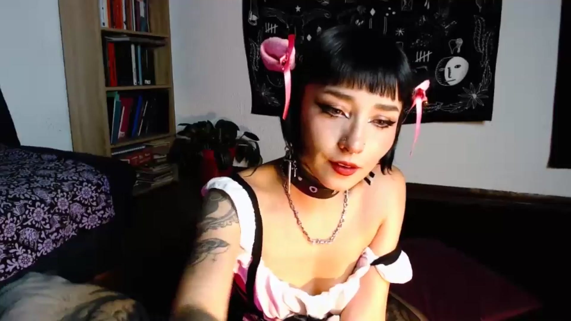 Gallery image thumbnail from Petit_Haze's myfreecams stream on, 10/18/2024, 23:12 image 15 of 20