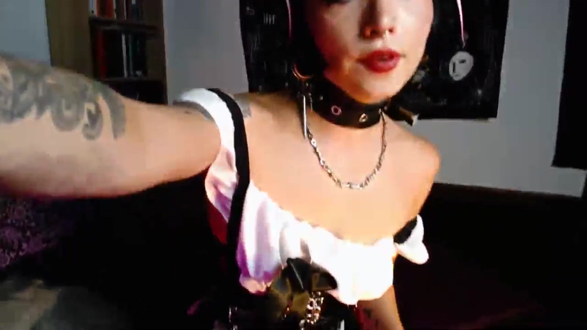 Gallery image thumbnail from Petit_Haze's myfreecams stream on, 10/18/2024, 23:12 image 19 of 20