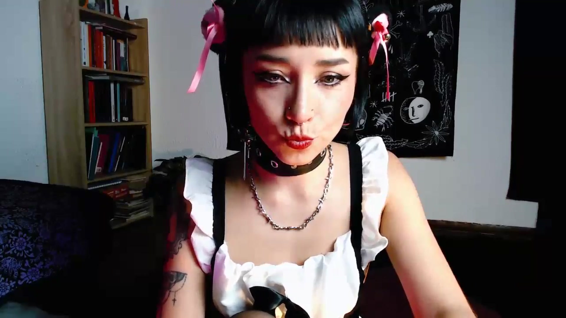 Gallery image thumbnail from Petit_Haze's myfreecams stream on, 10/19/2024, 24:01 image 16 of 20