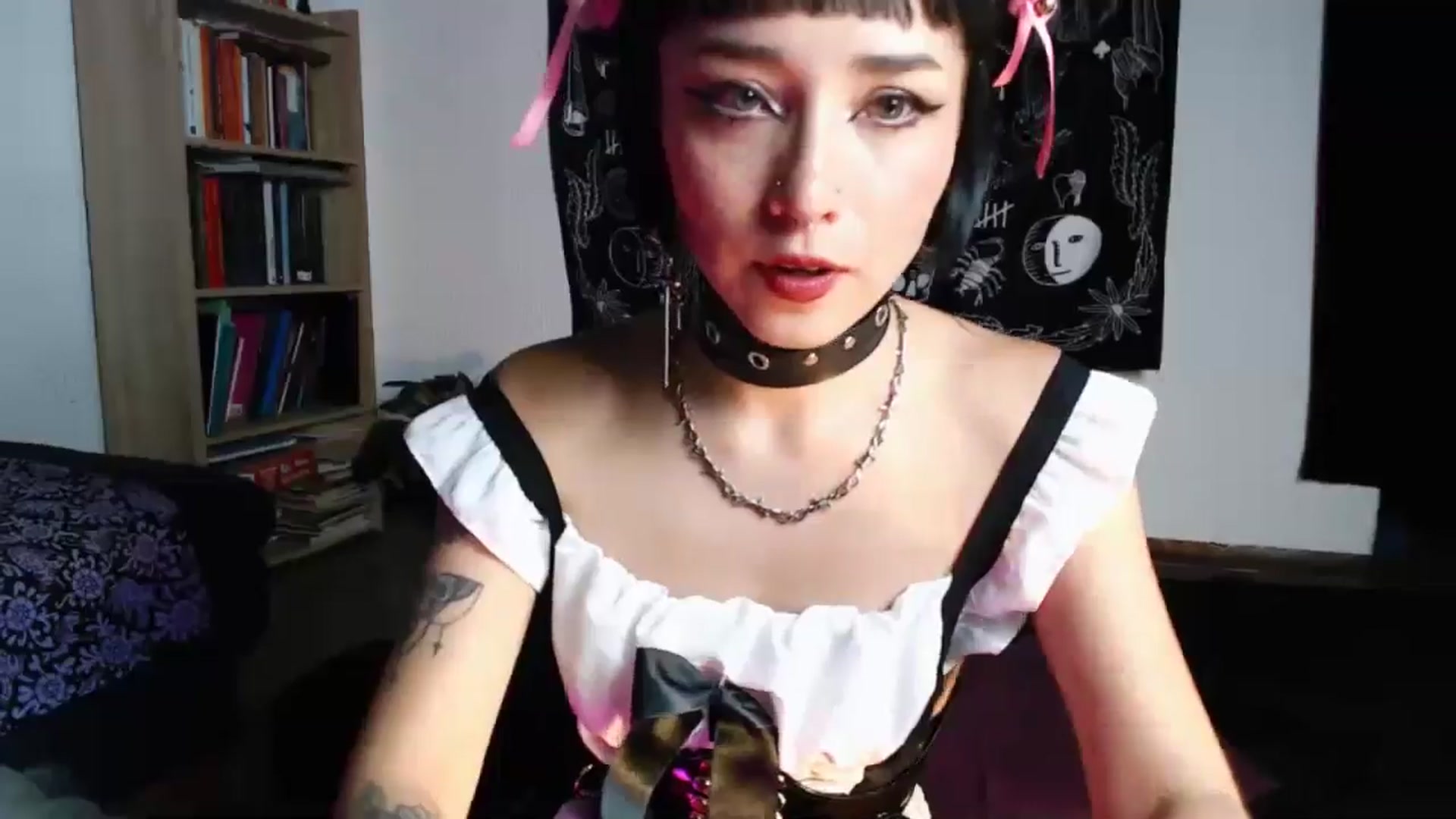 Gallery image thumbnail from Petit_Haze's myfreecams stream on, 10/19/2024, 24:19 image 6 of 20