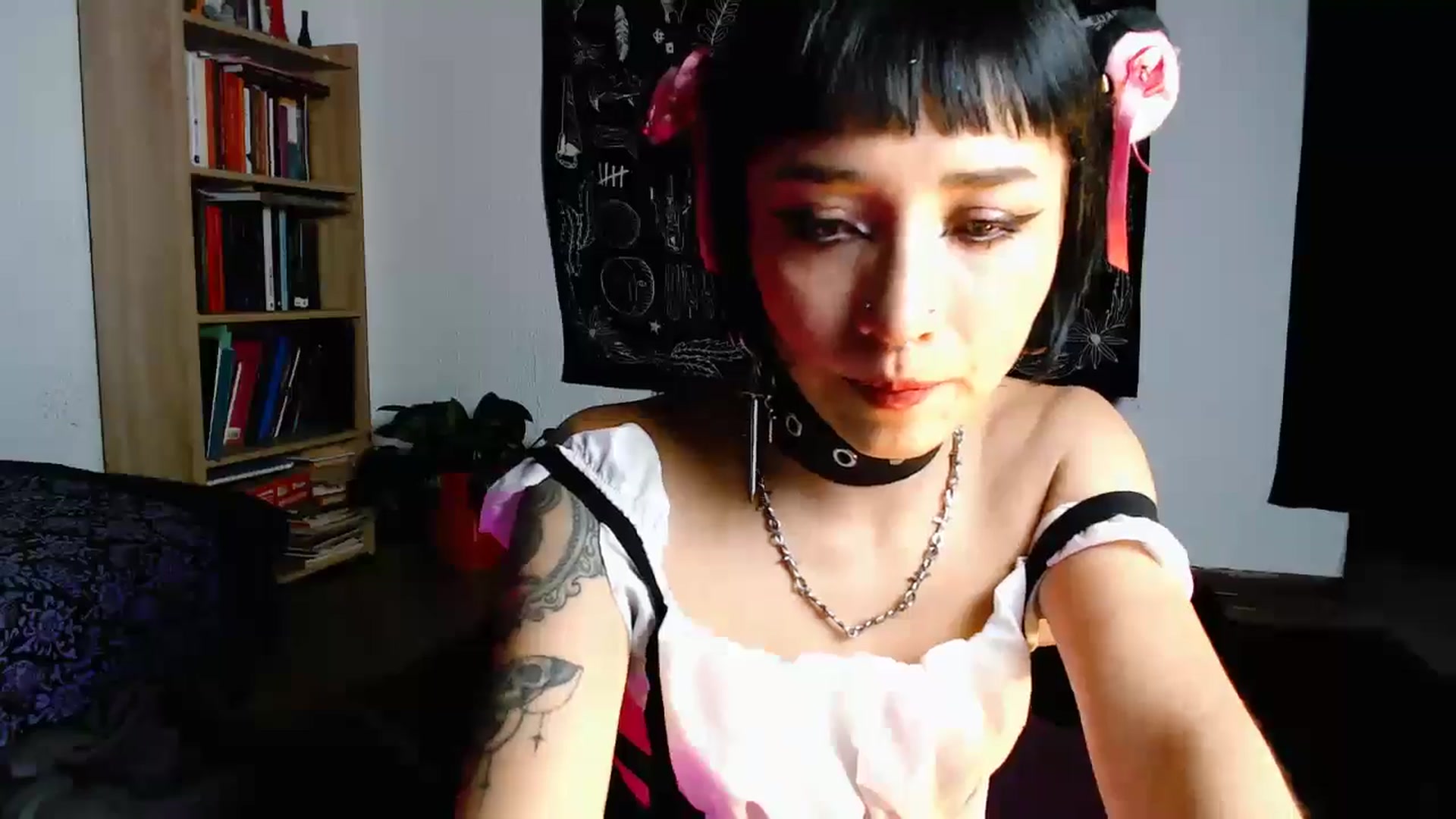 Gallery image thumbnail from Petit_Haze's myfreecams stream on, 10/19/2024, 02:23 image 19 of 20