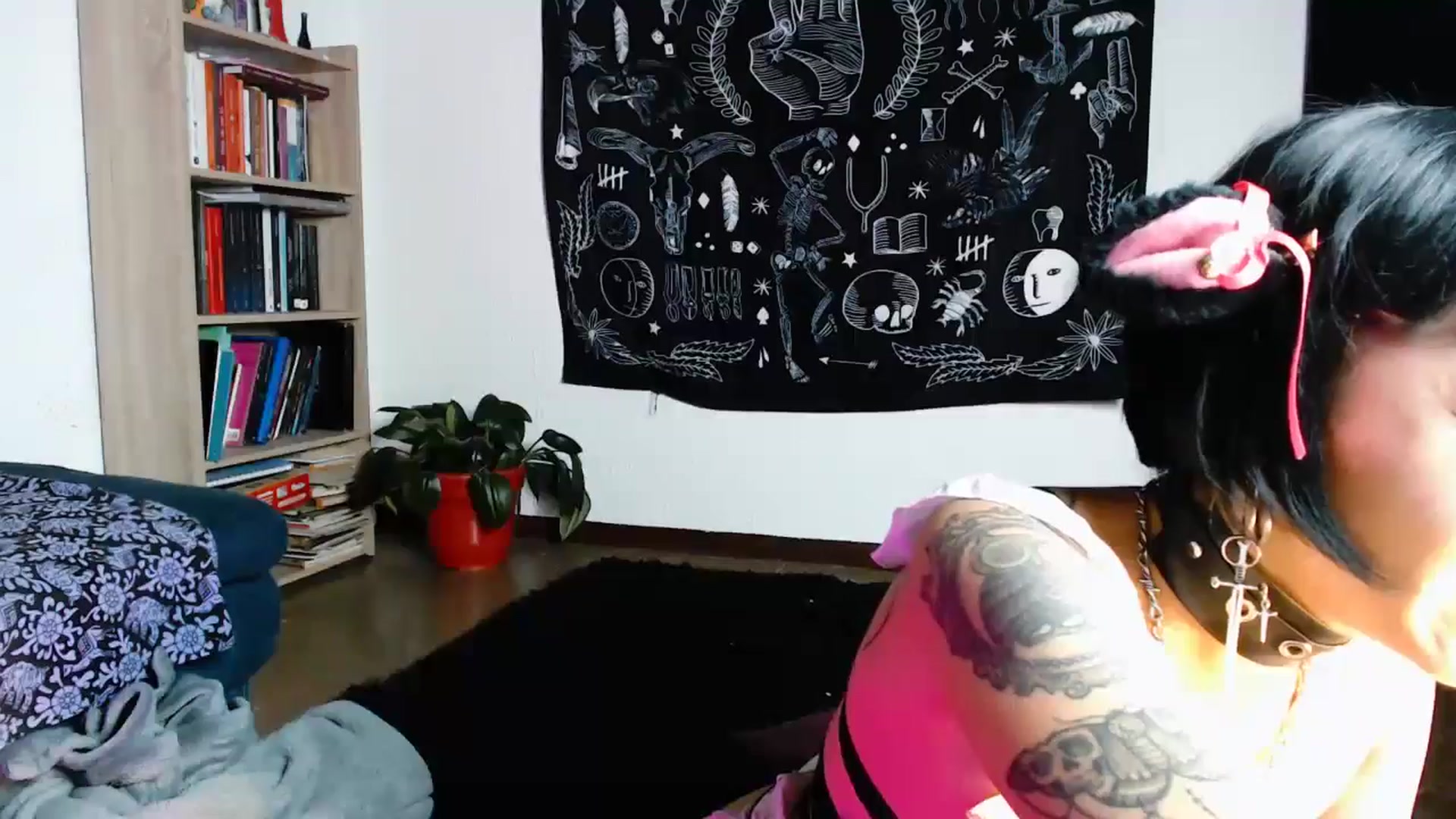 Gallery image thumbnail from Petit_Haze's myfreecams stream on, 10/19/2024, 02:23 image 10 of 20