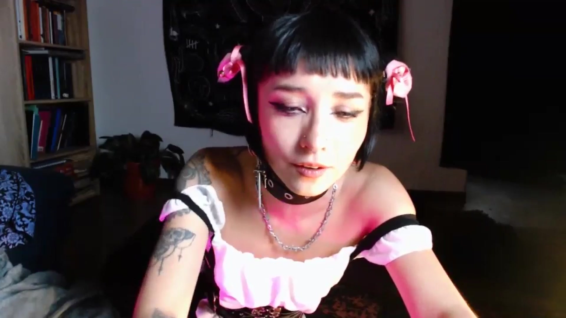 Gallery image thumbnail from Petit_Haze's myfreecams stream on, 10/19/2024, 04:56 image 16 of 20