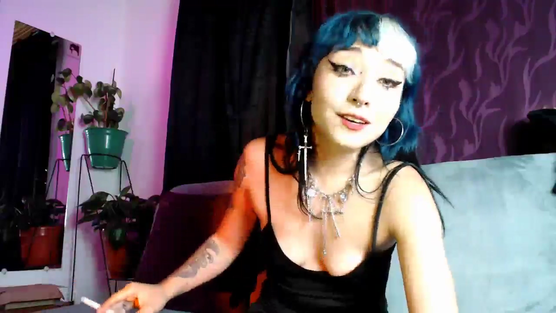 Gallery image thumbnail from Petit_Haze's myfreecams stream on, 11/22/2024, 23:41 image 19 of 20