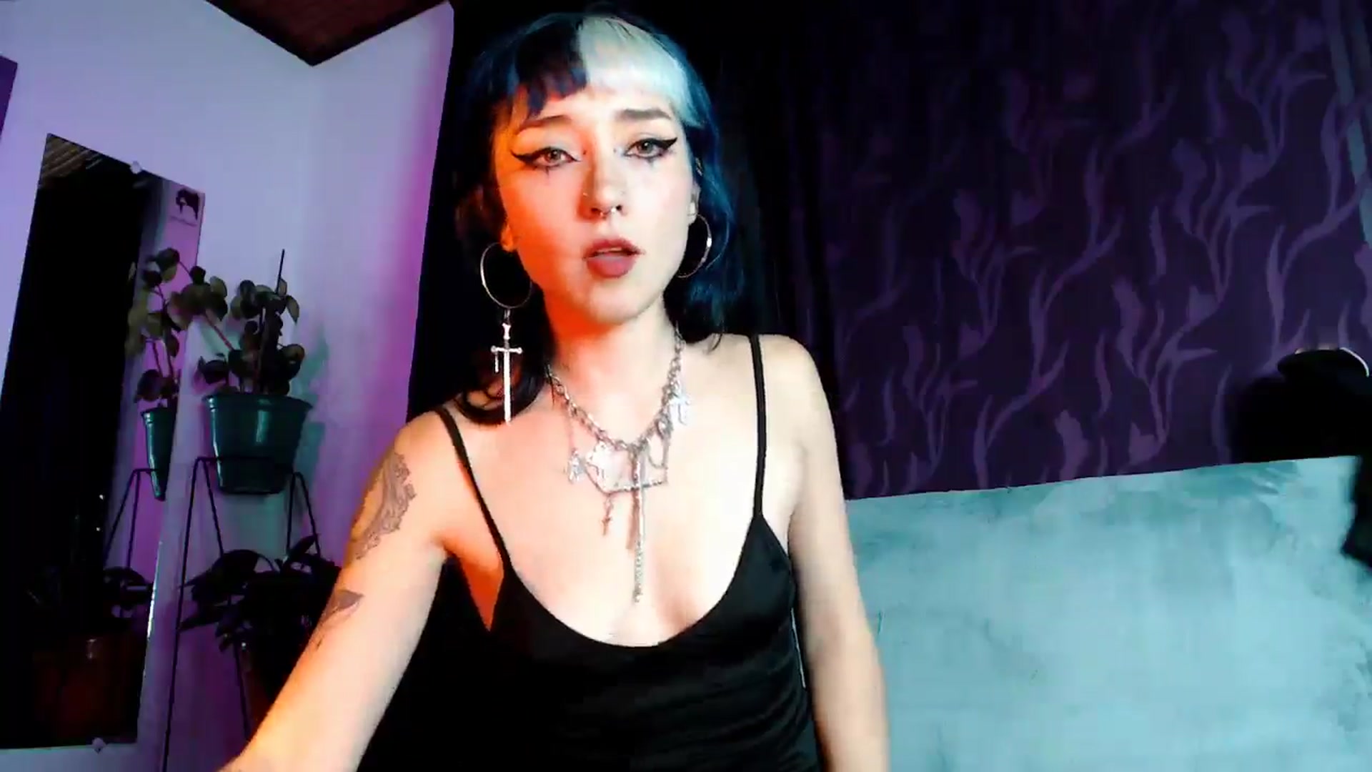 Gallery image thumbnail from Petit_Haze's myfreecams stream on, 11/22/2024, 23:41 image 3 of 20