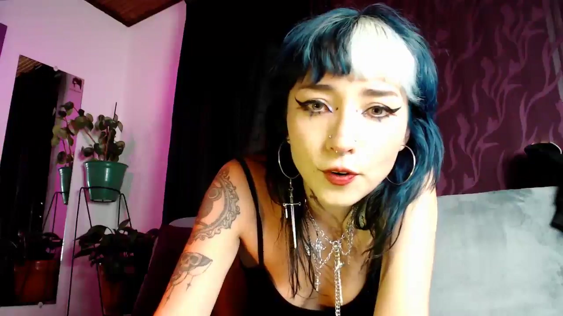 Gallery image thumbnail from Petit_Haze's myfreecams stream on, 11/22/2024, 23:41 image 8 of 20