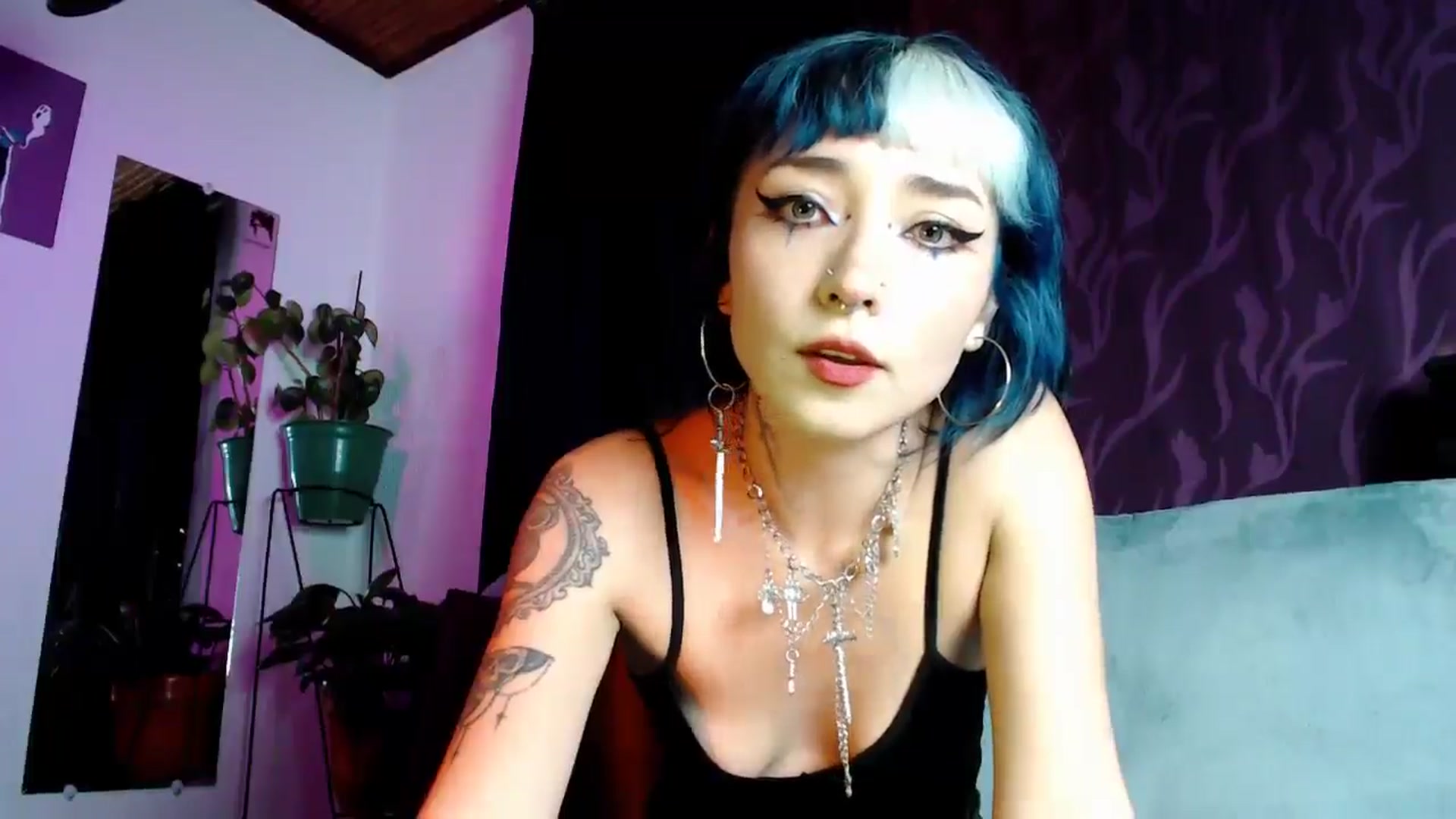 Gallery image thumbnail from Petit_Haze's myfreecams stream on, 11/22/2024, 23:41 image 2 of 20