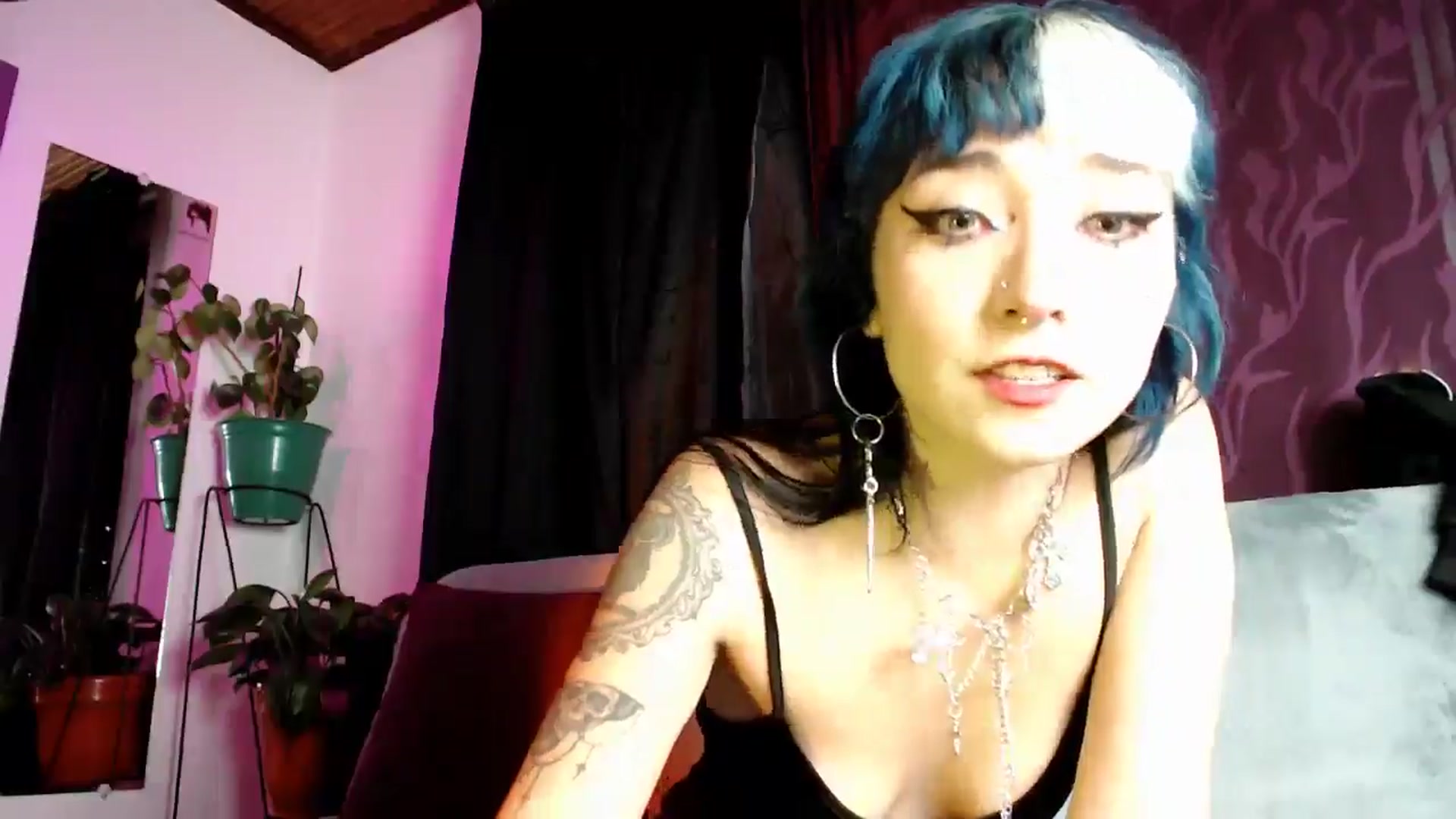 Gallery image thumbnail from Petit_Haze's myfreecams stream on, 11/22/2024, 23:41 image 11 of 20
