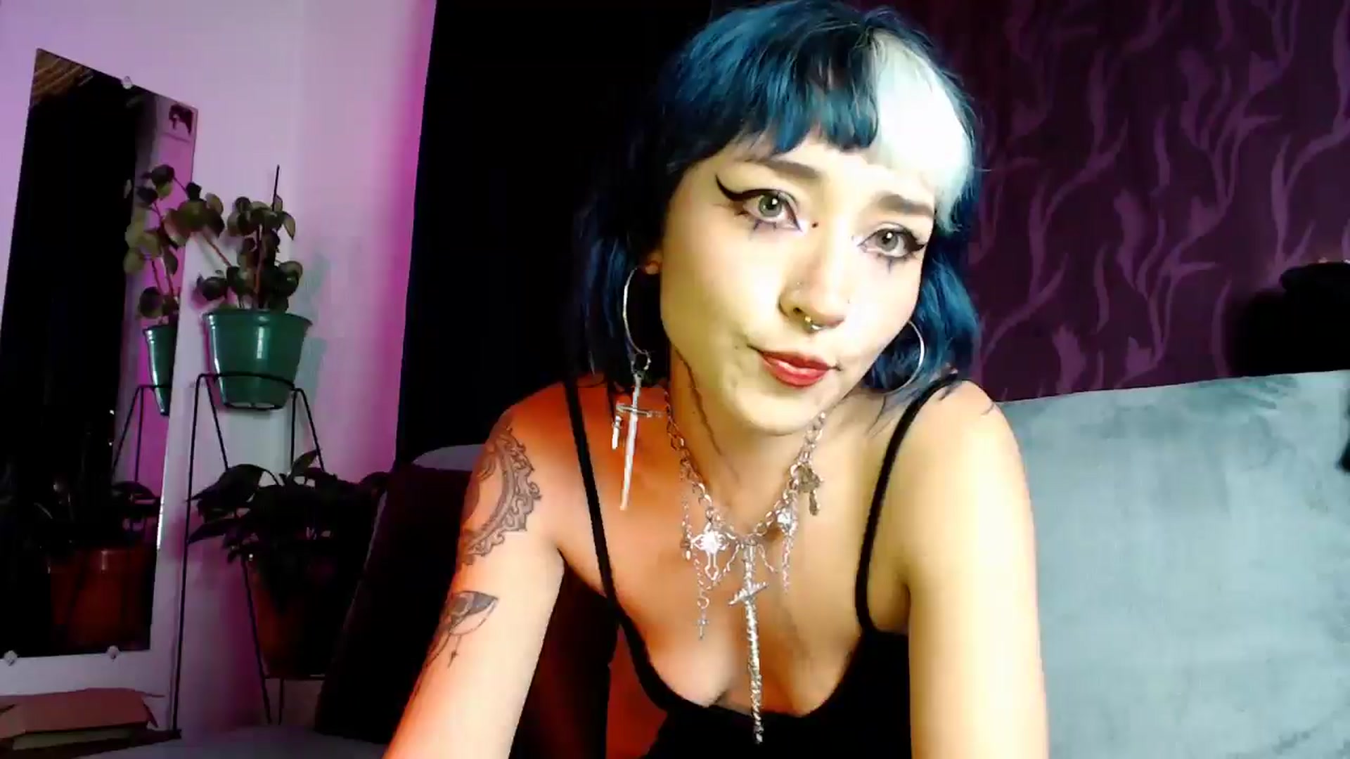 Gallery image thumbnail from Petit_Haze's myfreecams stream on, 11/22/2024, 23:41 image 15 of 20