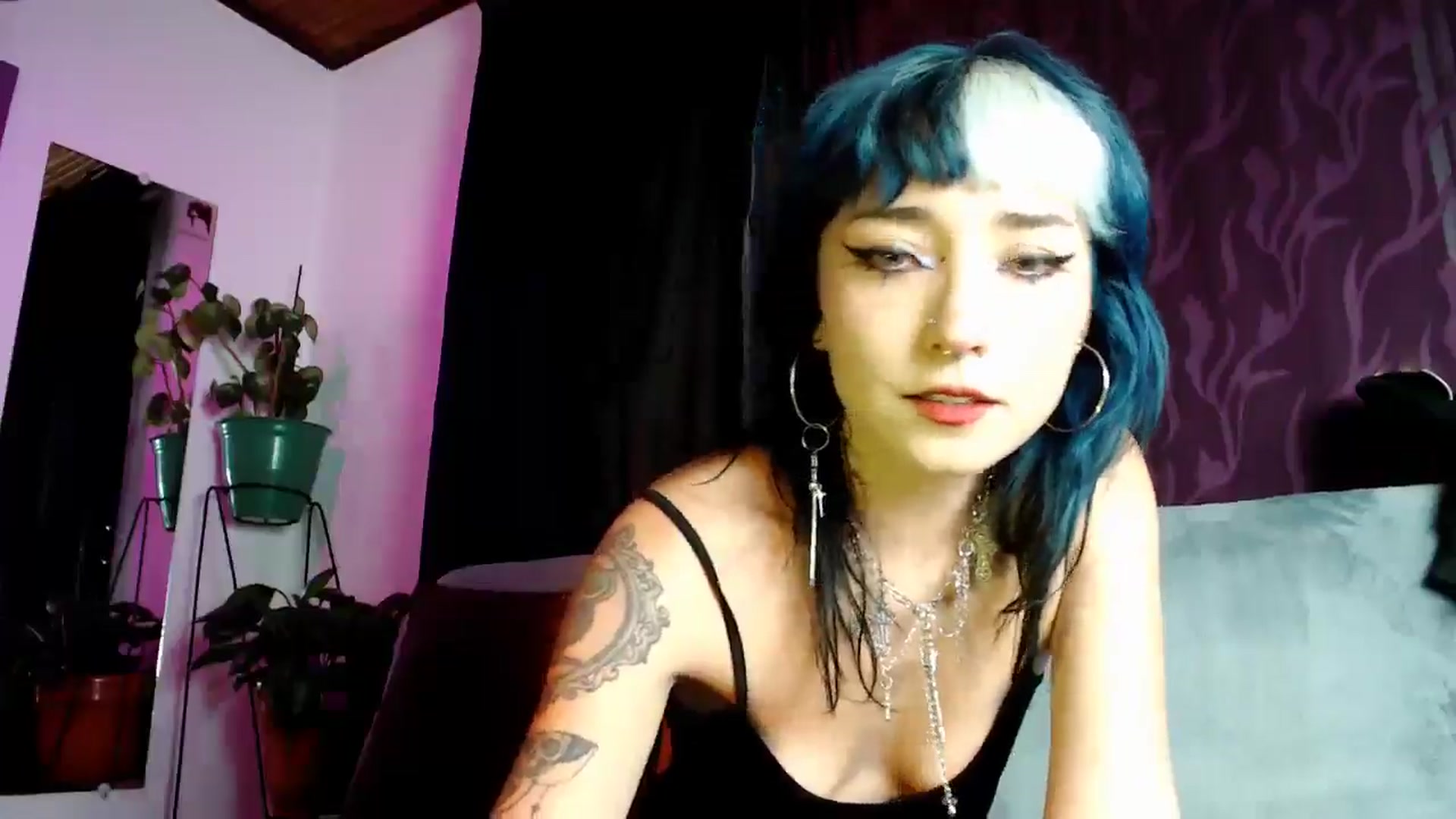 Gallery image thumbnail from Petit_Haze's myfreecams stream on, 11/22/2024, 23:41 image 7 of 20
