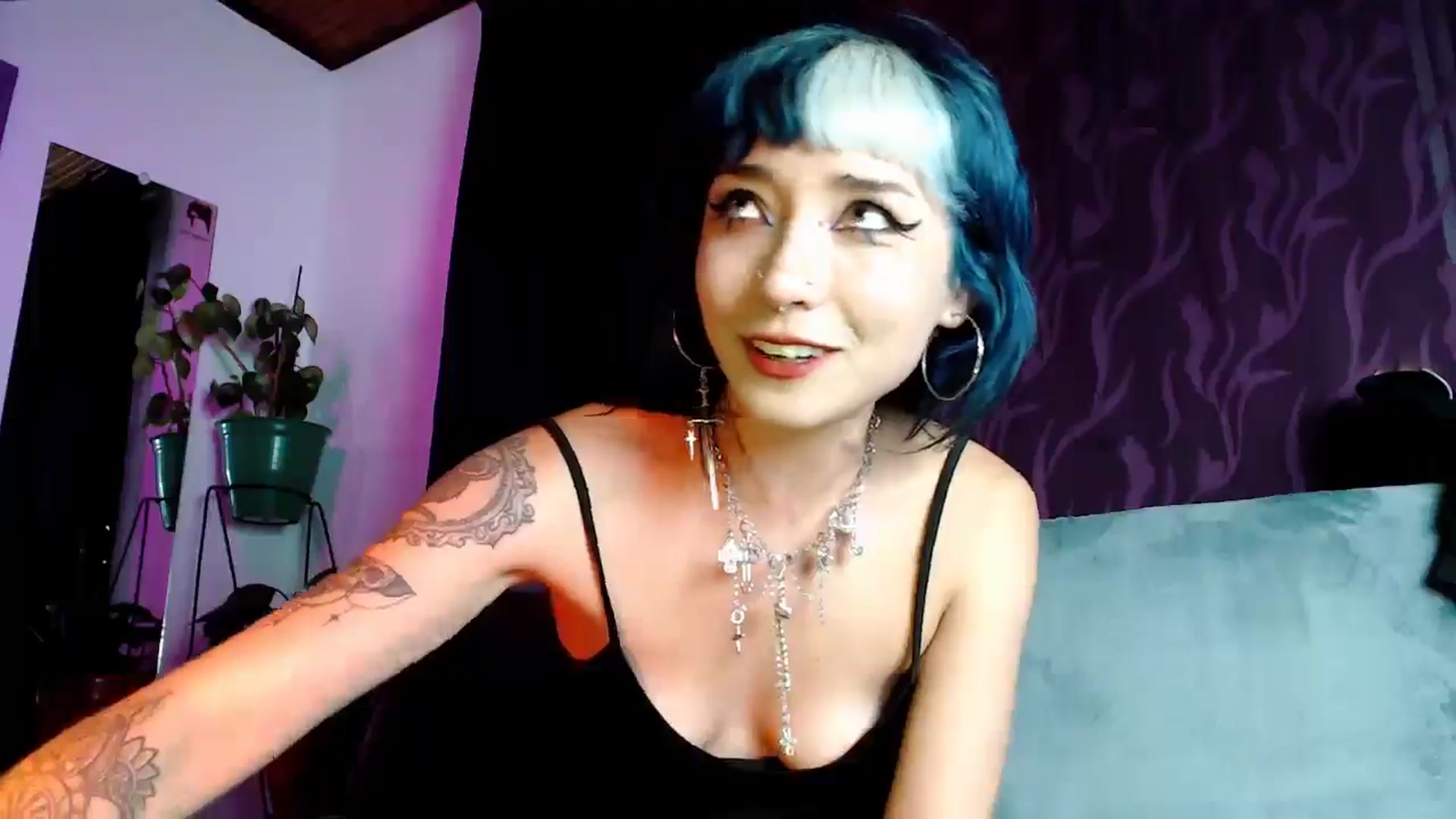 Gallery image thumbnail from Petit_Haze's myfreecams stream on, 11/22/2024, 23:41 image 9 of 20