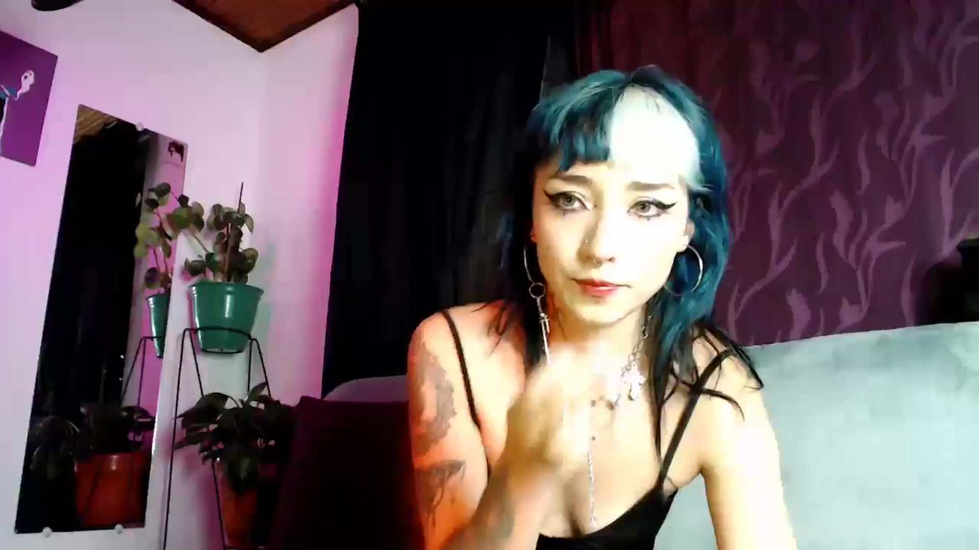 Gallery image thumbnail from Petit_Haze's myfreecams stream on, 11/22/2024, 23:41 image 1 of 20