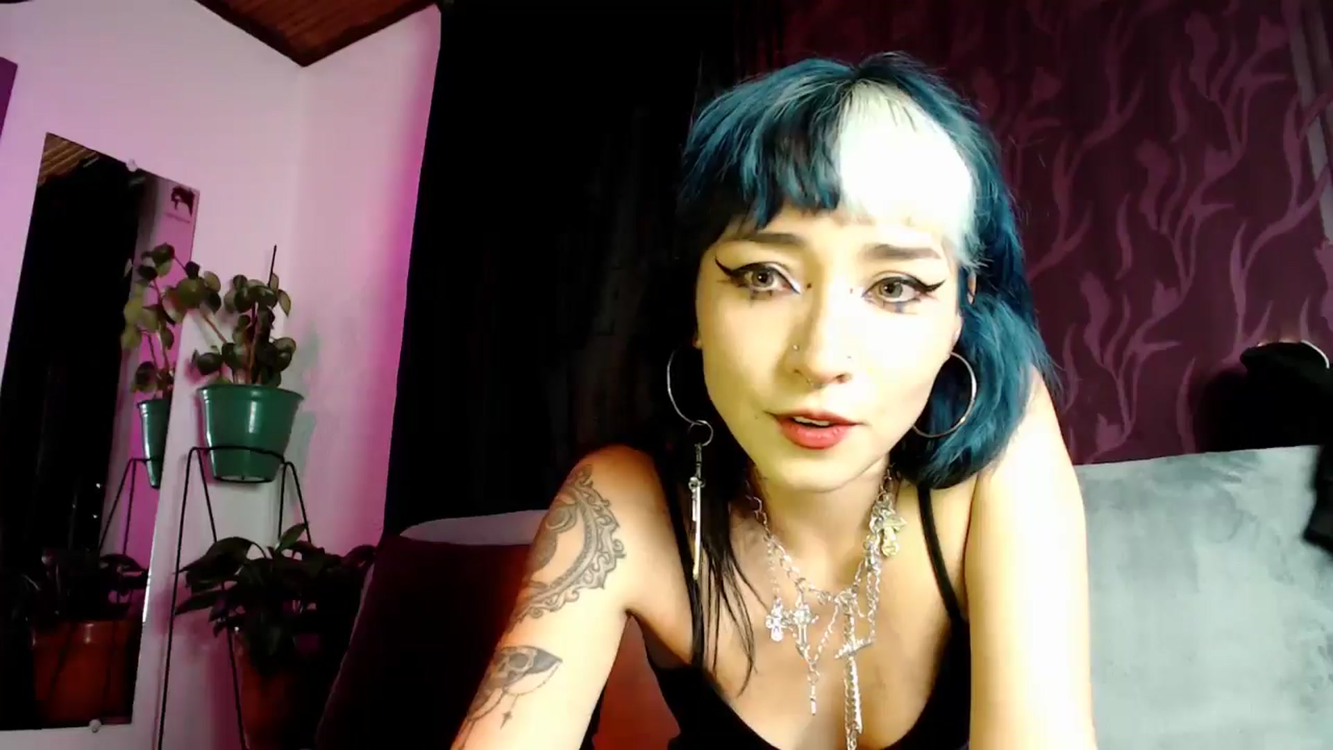 Gallery image thumbnail from Petit_Haze's myfreecams stream on, 11/22/2024, 23:41 image 13 of 20
