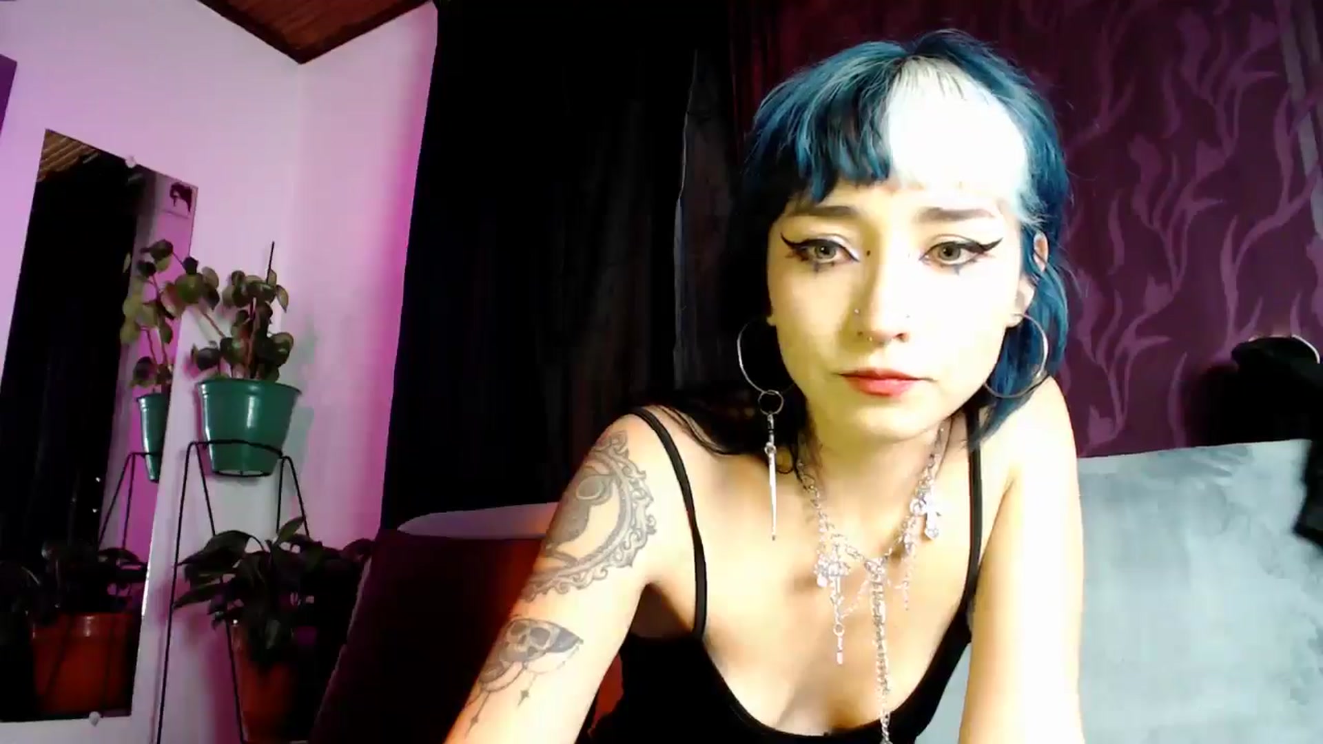 Gallery image thumbnail from Petit_Haze's myfreecams stream on, 11/22/2024, 23:41 image 10 of 20