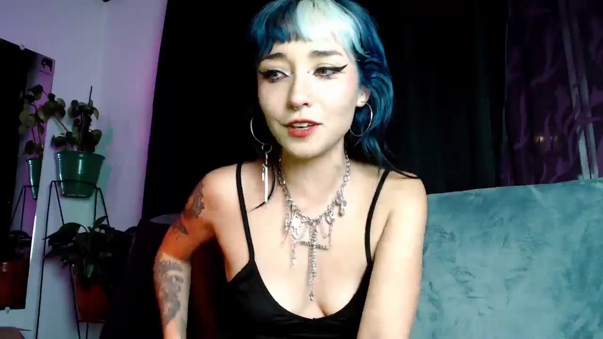 Gallery image thumbnail from Petit_Haze's myfreecams stream on, 11/23/2024, 03:04 image 8 of 20