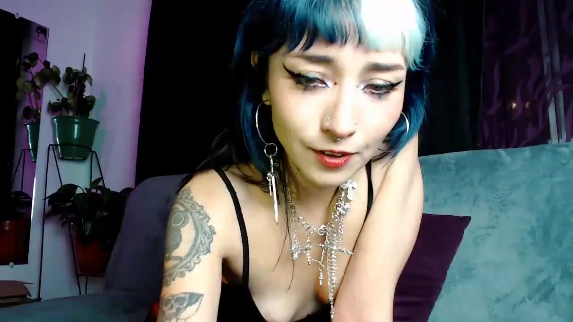 Gallery image thumbnail from Petit_Haze's myfreecams stream on, 11/23/2024, 03:04 image 12 of 20