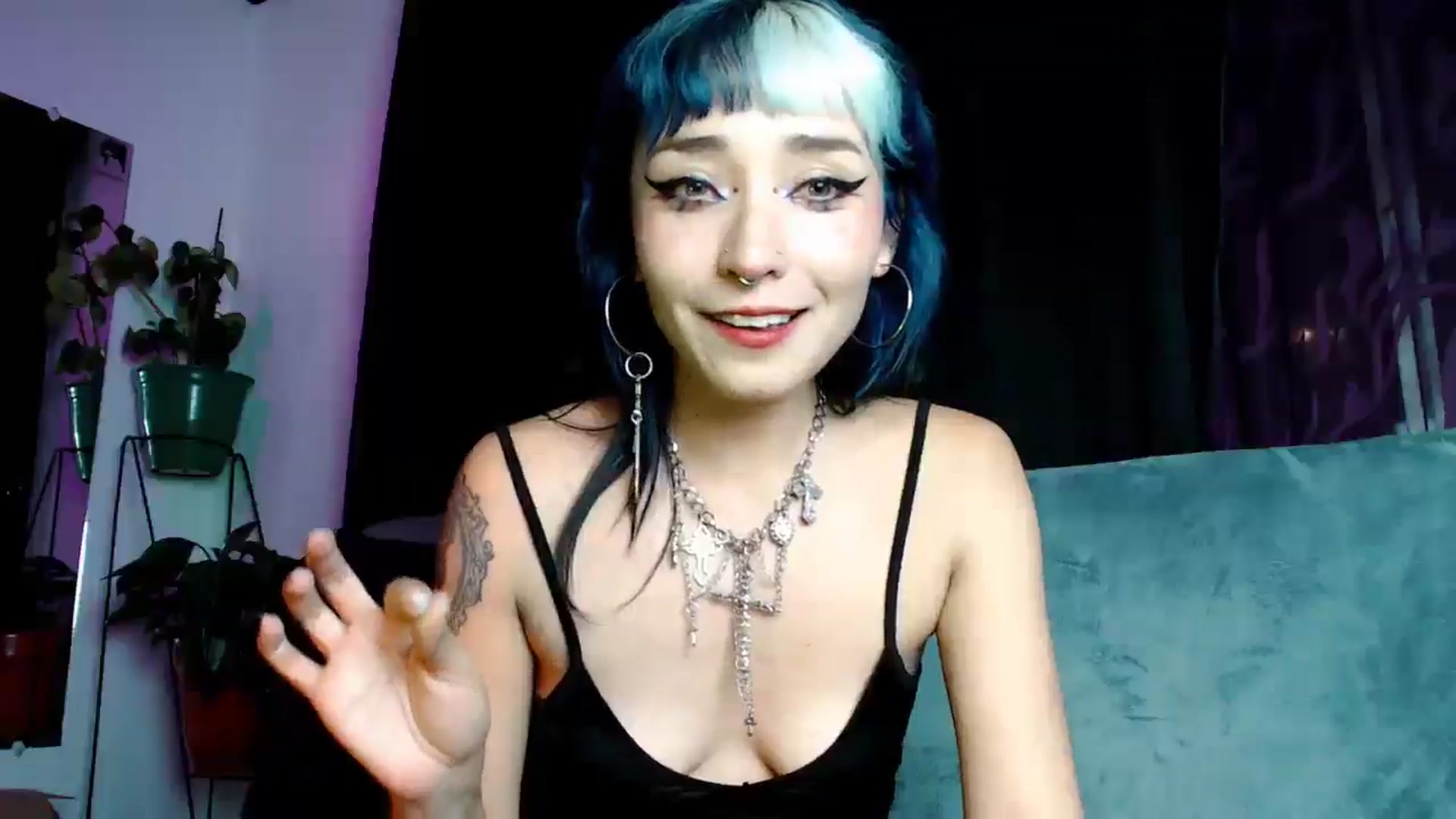Gallery image thumbnail from Petit_Haze's myfreecams stream on, 11/23/2024, 03:04 image 6 of 20