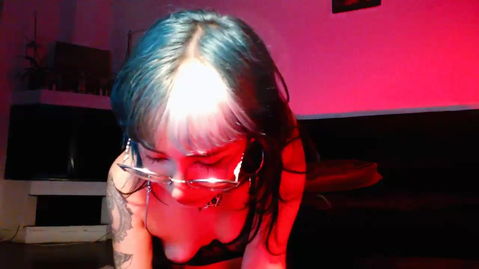 Gallery image thumbnail from Petit_Haze's myfreecams stream on, 12/13/2024, 02:28 image 9 of 20