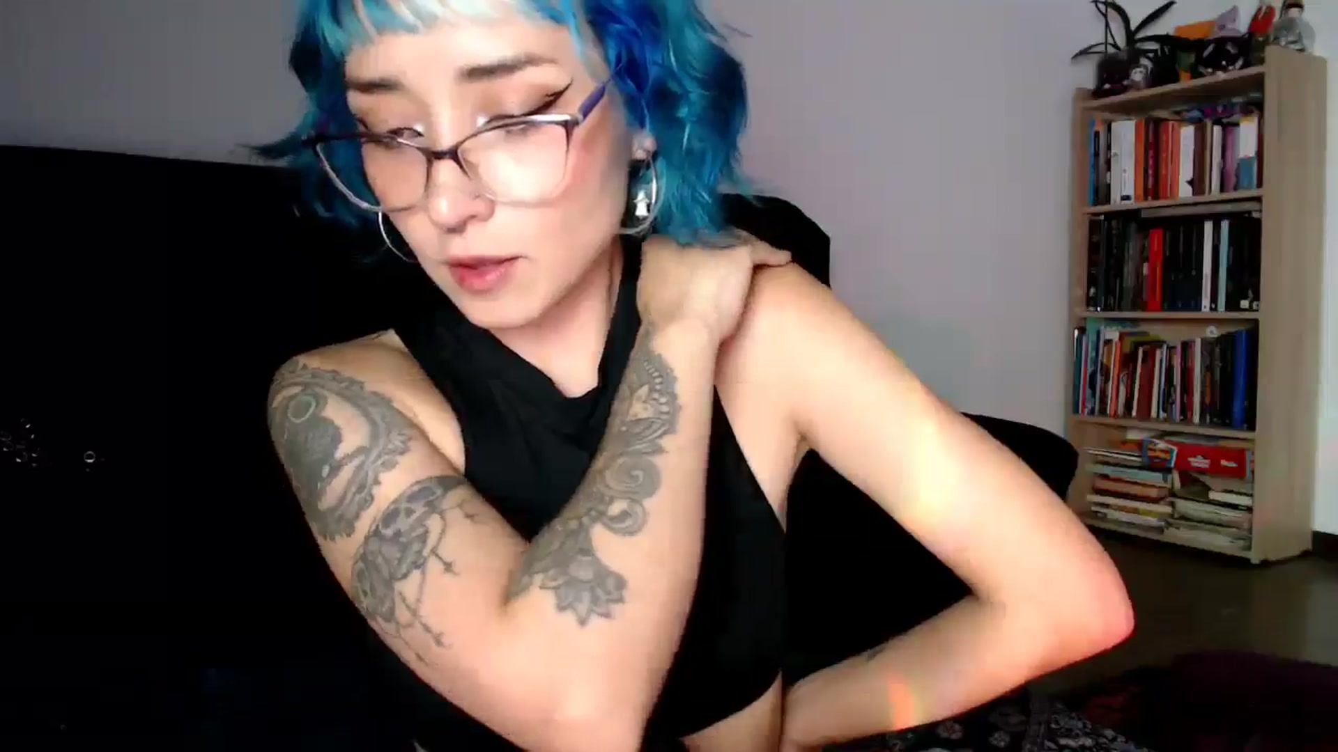 Gallery image thumbnail from Petit_Haze's myfreecams stream on, 04/16/2025, 01:16 image 17 of 20