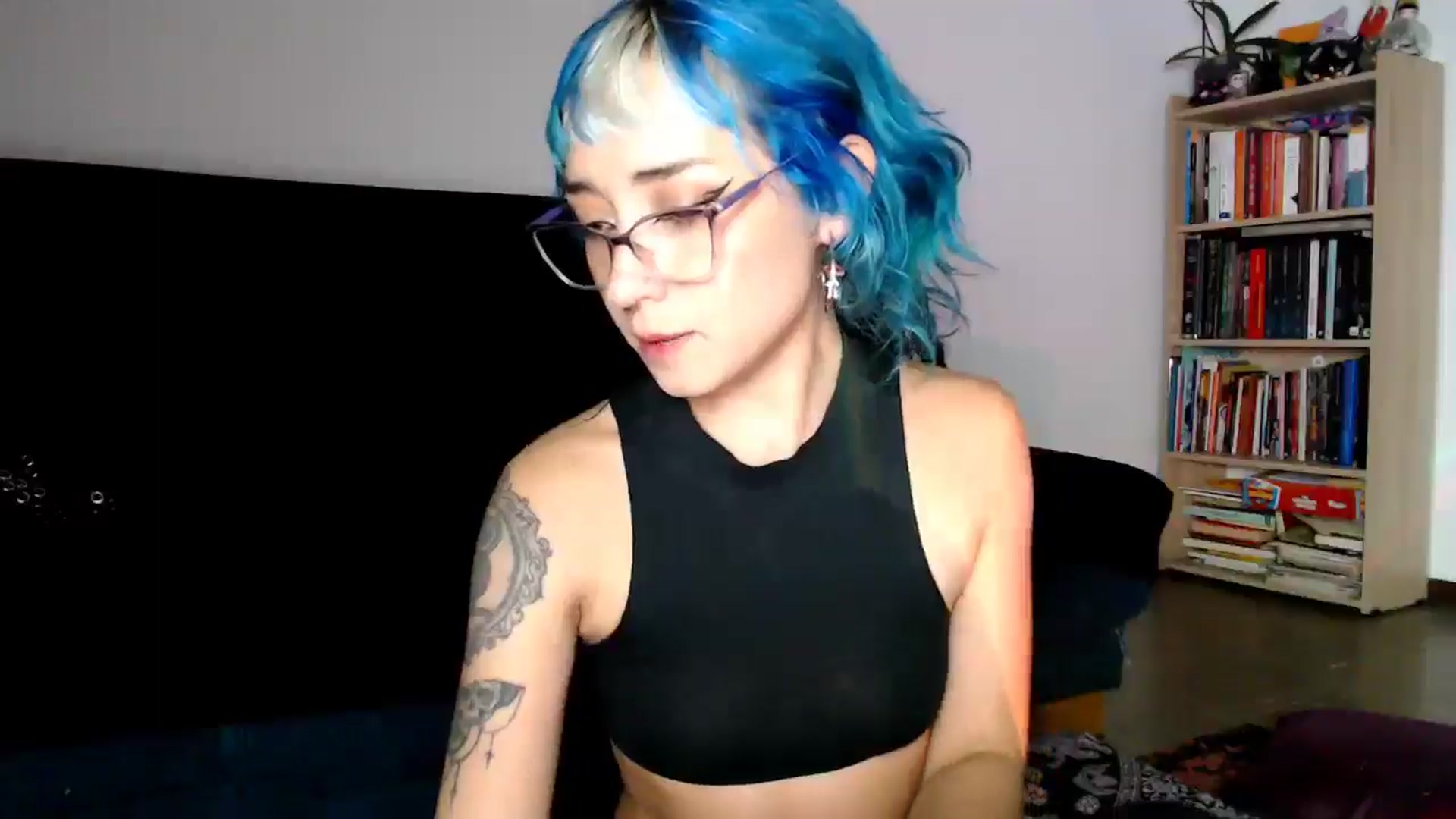 Gallery image thumbnail from Petit_Haze's myfreecams stream on, 04/16/2025, 01:16 image 19 of 20