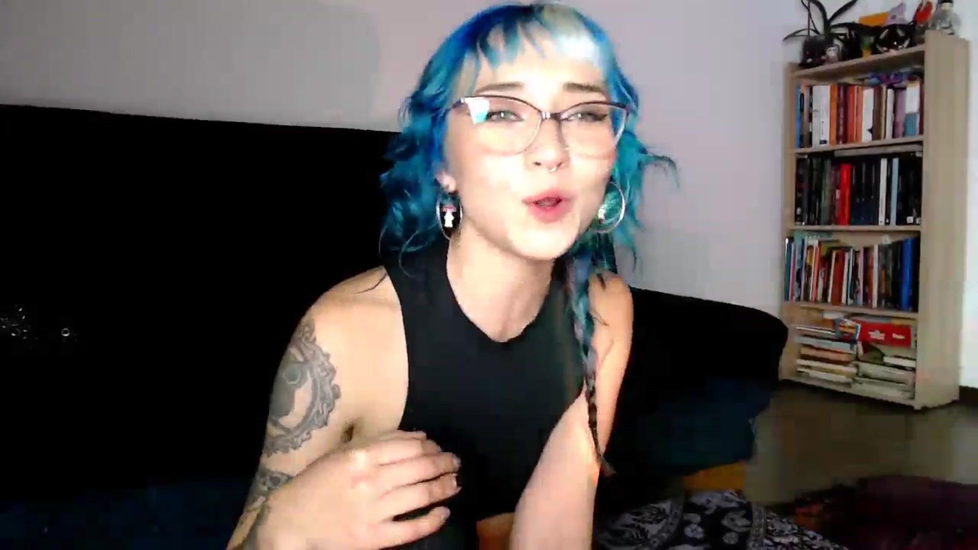 Gallery image thumbnail from Petit_Haze's myfreecams stream on, 04/16/2025, 01:16 image 2 of 20