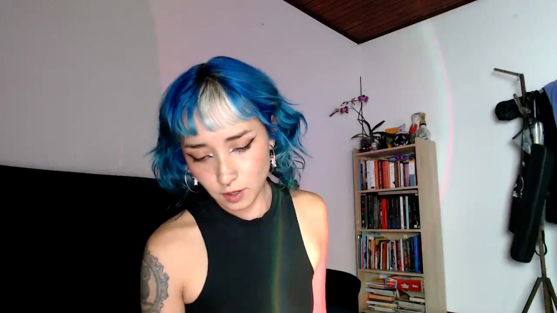 Gallery image thumbnail from Petit_Haze's myfreecams stream on, 04/16/2025, 02:27 image 9 of 20