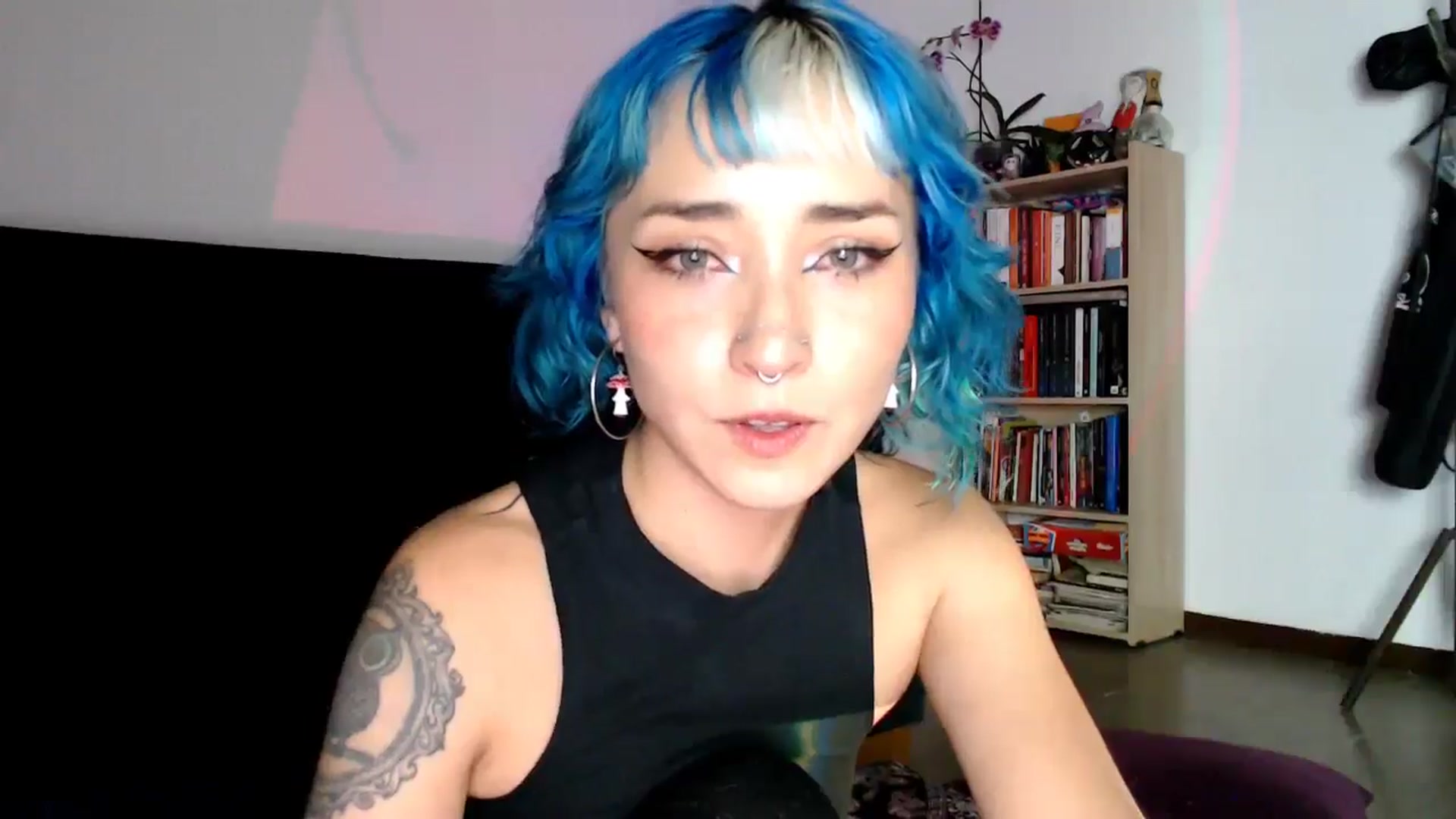Gallery image thumbnail from Petit_Haze's myfreecams stream on, 04/16/2025, 02:27 image 7 of 20