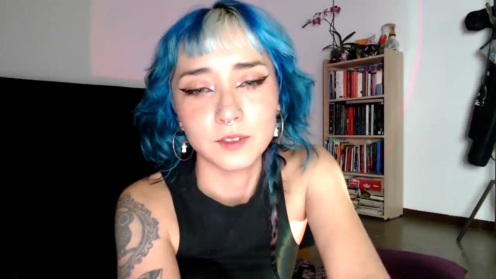Gallery image thumbnail from Petit_Haze's myfreecams stream on, 04/16/2025, 02:27 image 6 of 20