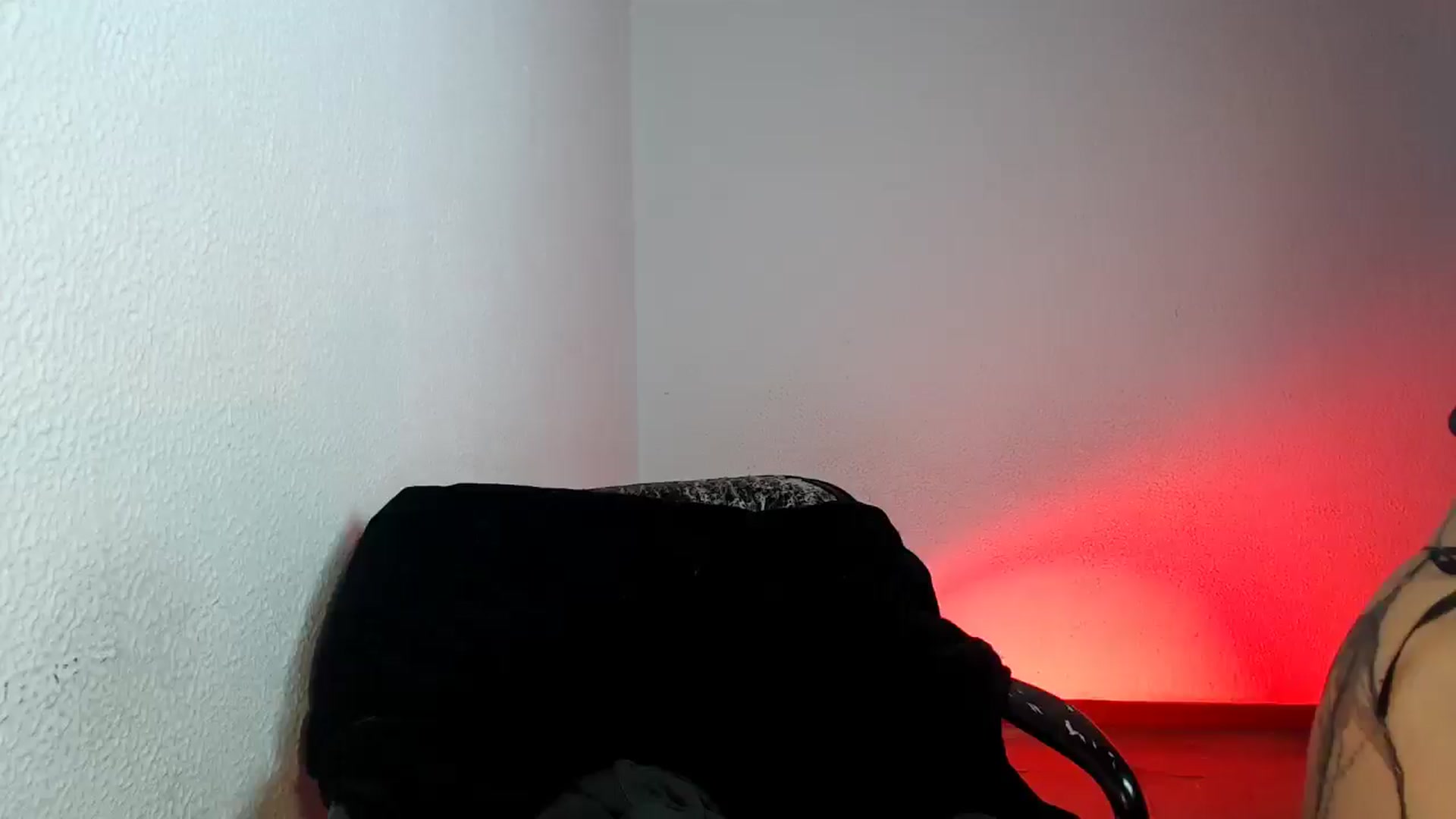 Gallery image thumbnail from Petit_Haze's myfreecams stream on, 06/07/2025, 05:08 image 19 of 20