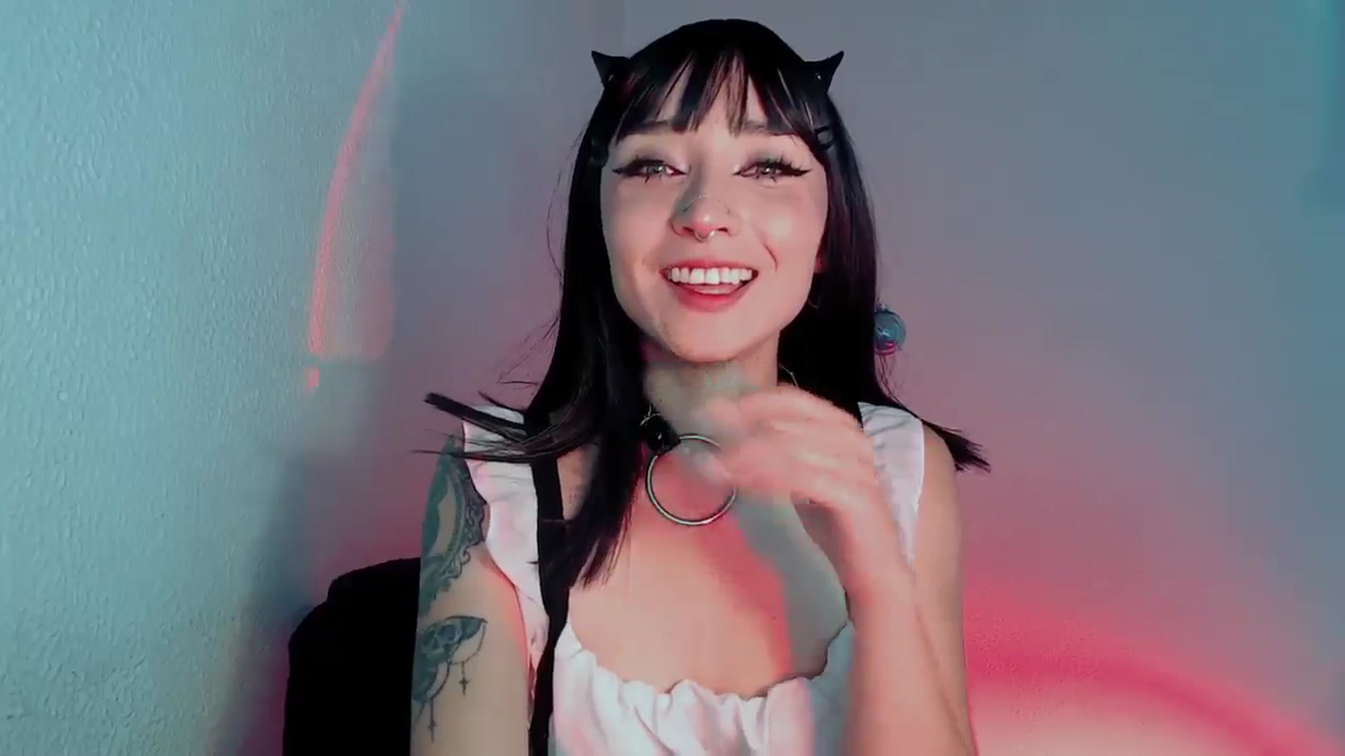Gallery image thumbnail from Petit_Haze's myfreecams stream on, 10/04/2025, 07:13 image 5 of 20