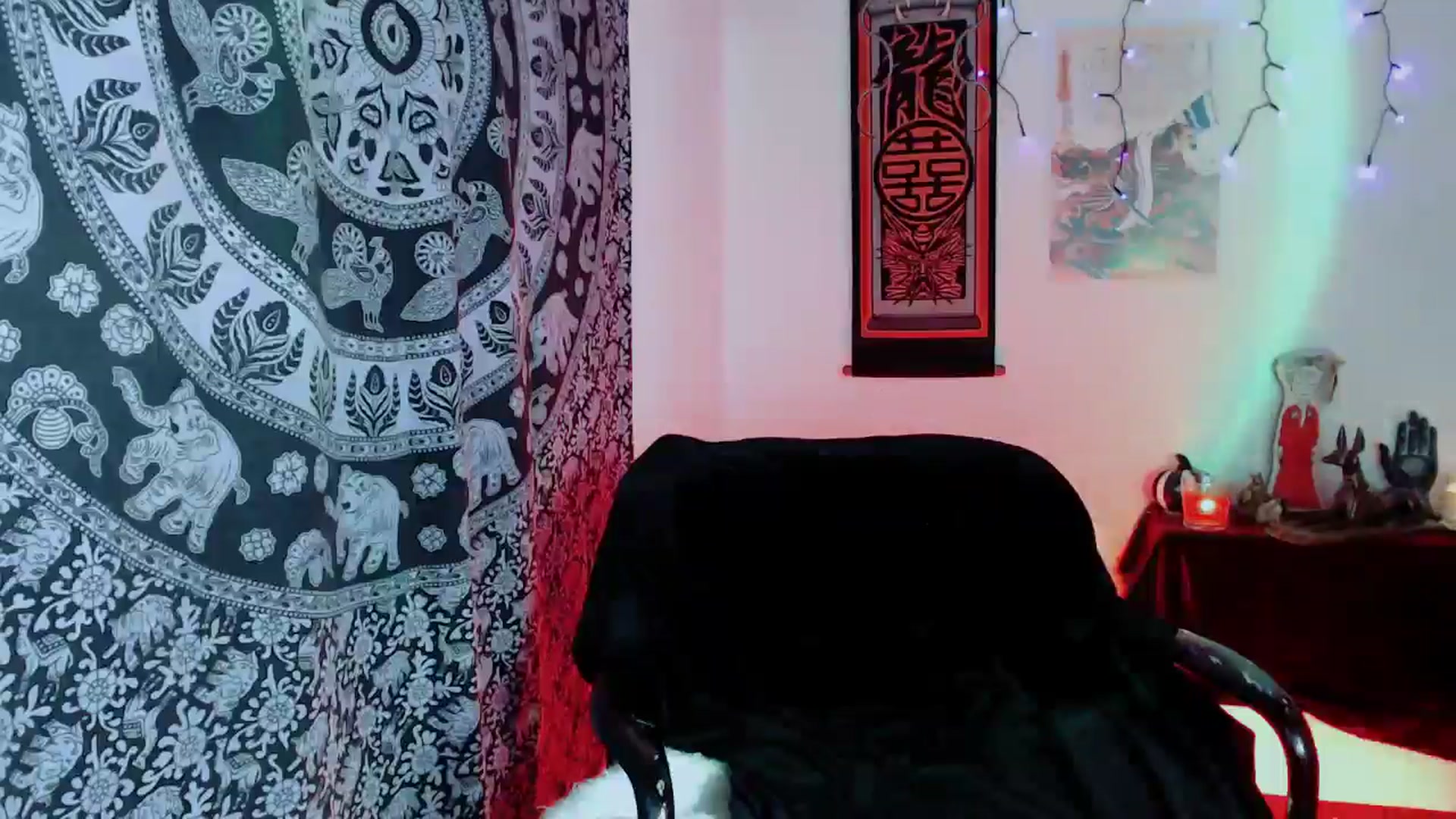 Gallery image thumbnail from Petit_Haze's myfreecams stream on, 10/23/2025, 03:31 image 7 of 20