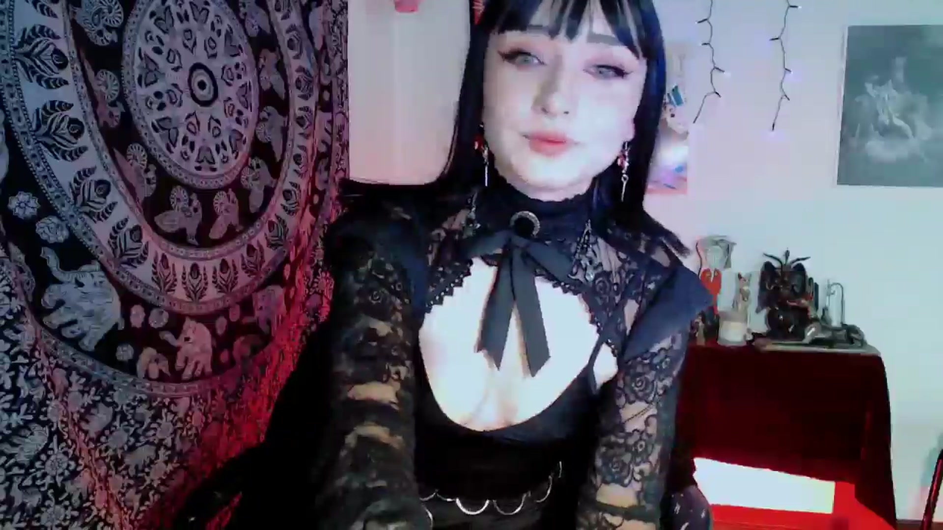 Gallery image thumbnail from Petit_Haze's myfreecams stream on, 10/31/2025, 03:54 image 11 of 20