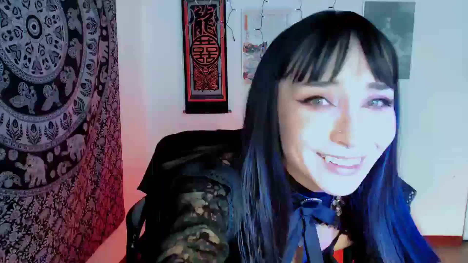 Gallery image thumbnail from Petit_Haze's myfreecams stream on, 10/31/2025, 10:00 image 18 of 20