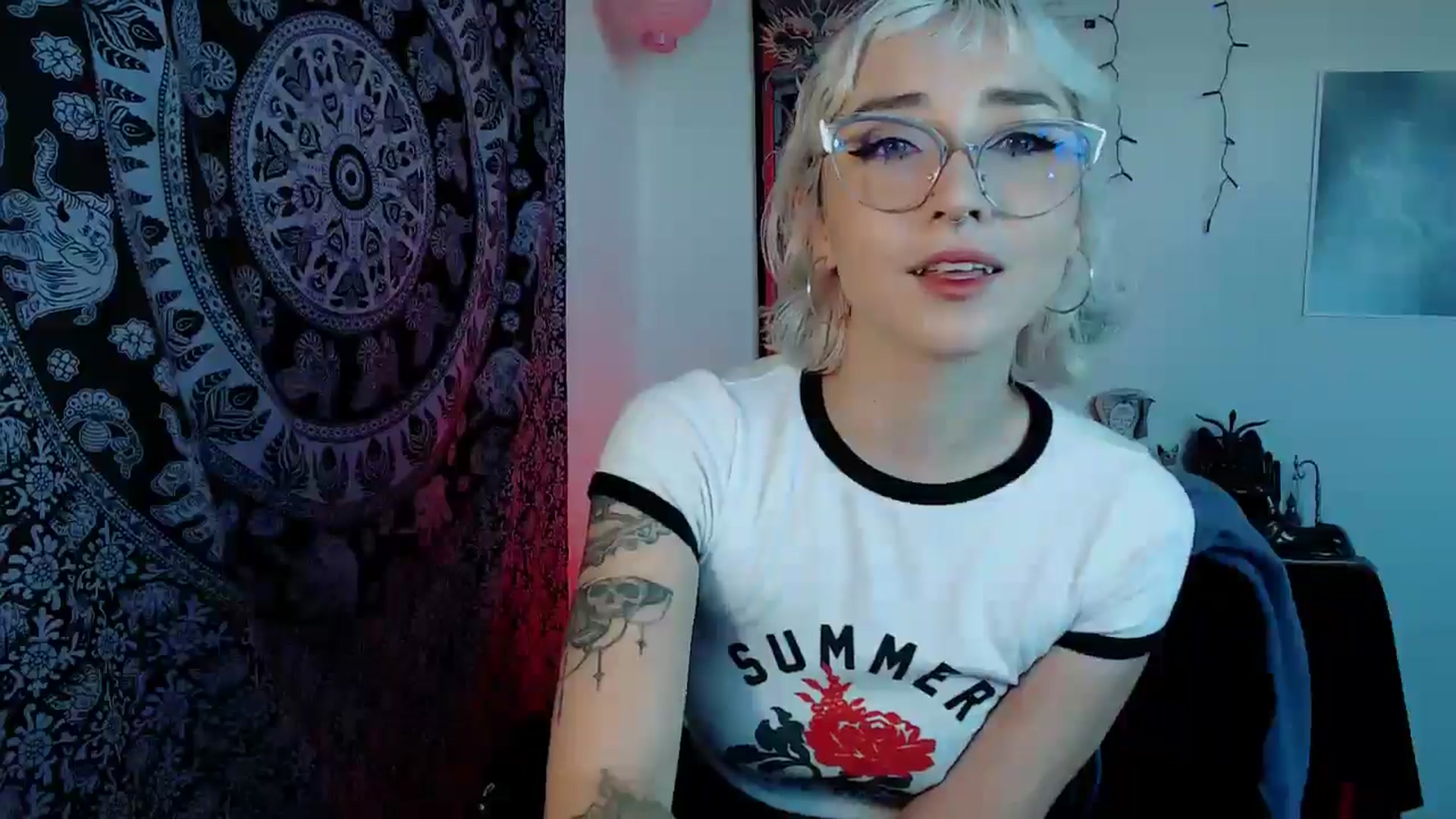 Gallery image thumbnail from Petit_Haze's myfreecams stream on, 11/07/2025, 12:12 image 17 of 20