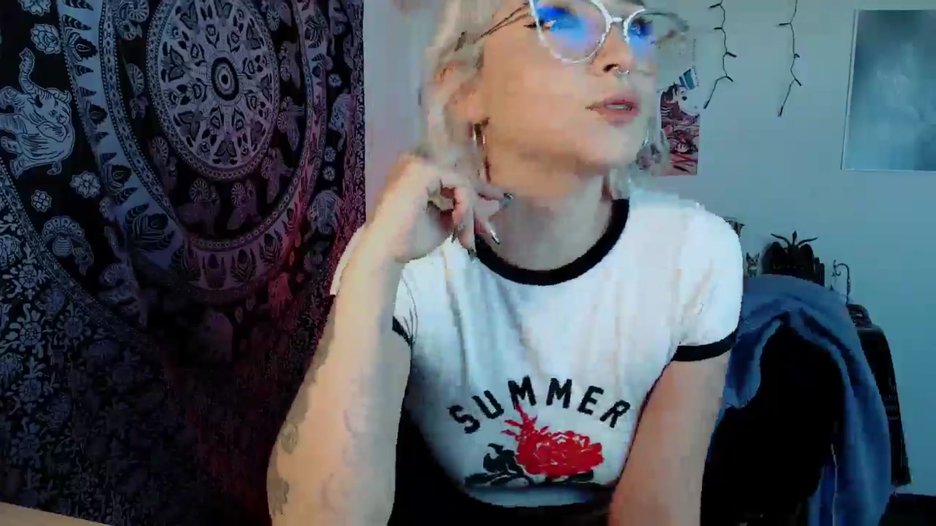 Gallery image thumbnail from Petit_Haze's myfreecams stream on, 11/07/2025, 12:12 image 6 of 20