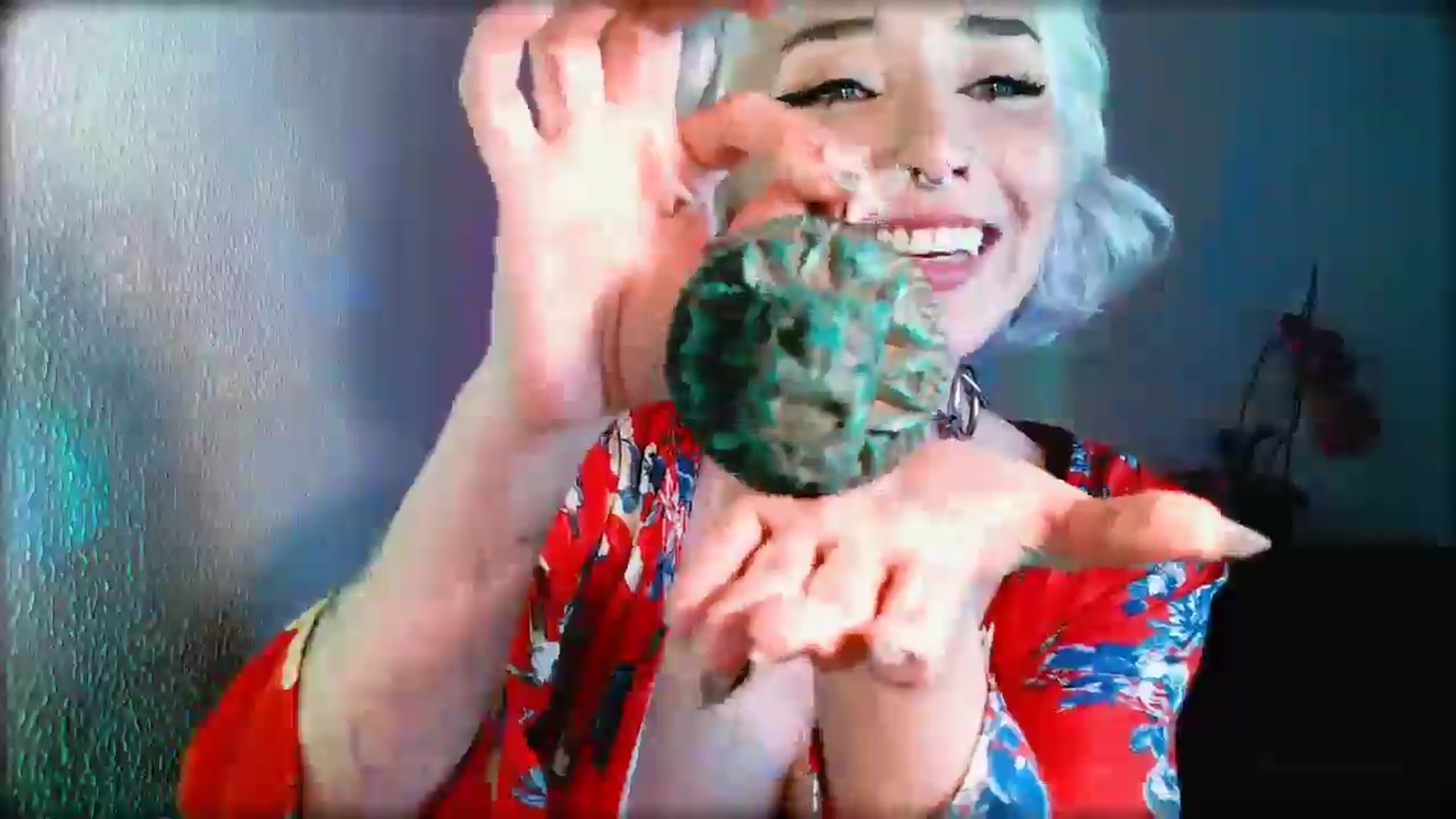 Gallery image thumbnail from Petit_Haze's myfreecams stream on, 02/07/2026, 07:06 image 17 of 20